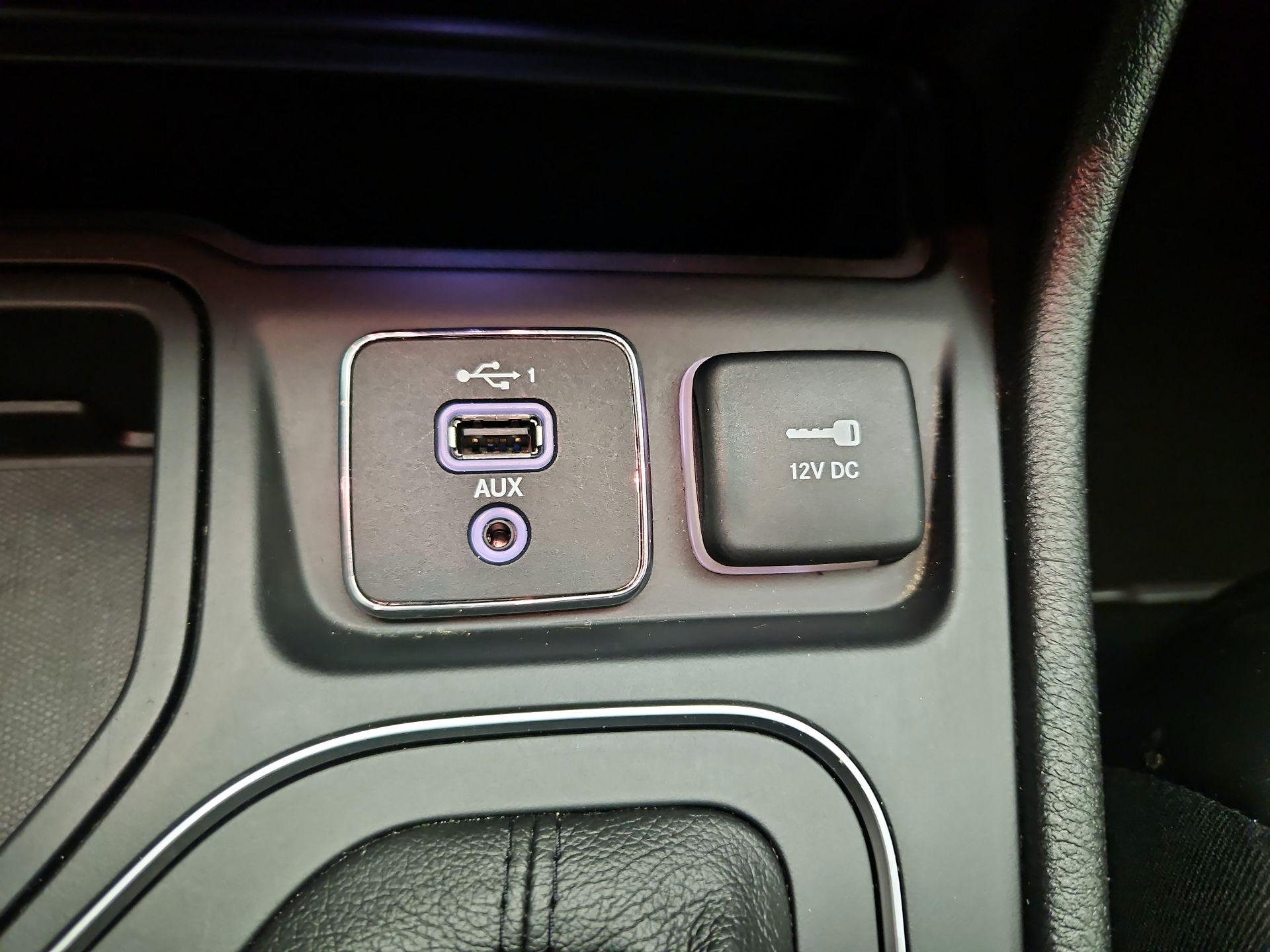 Thumbnail: 2019 Jeep Cherokee - 18