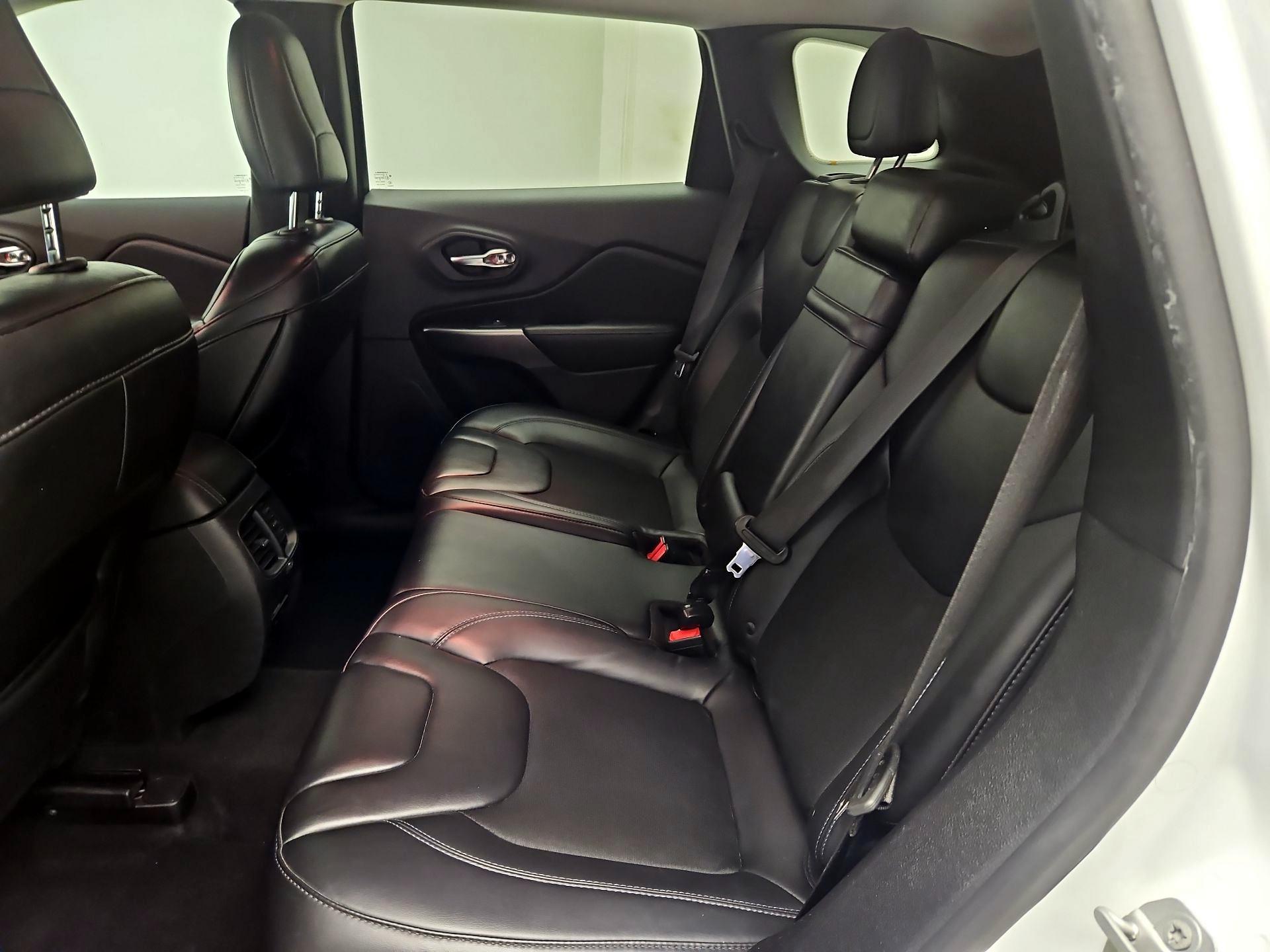 Thumbnail: 2019 Jeep Cherokee - 19