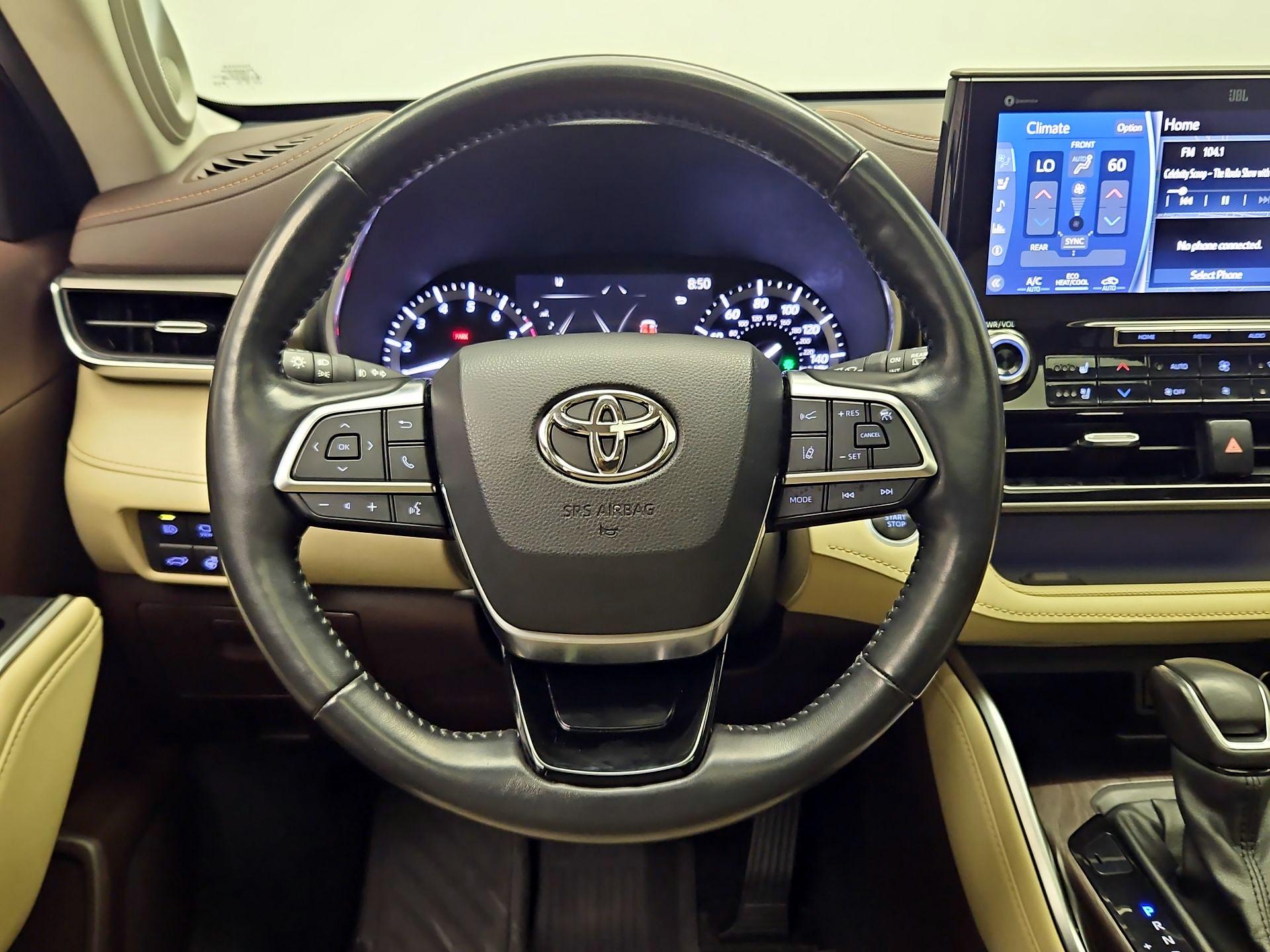 Thumbnail: 2021 Toyota Highlander - 10