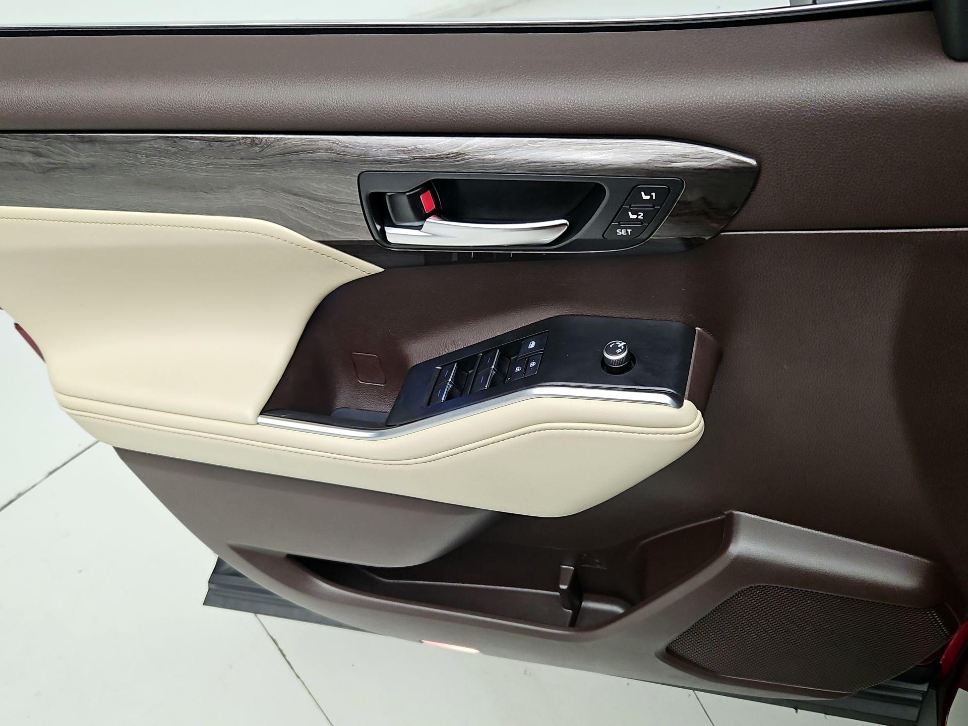 Thumbnail: 2021 Toyota Highlander - 12