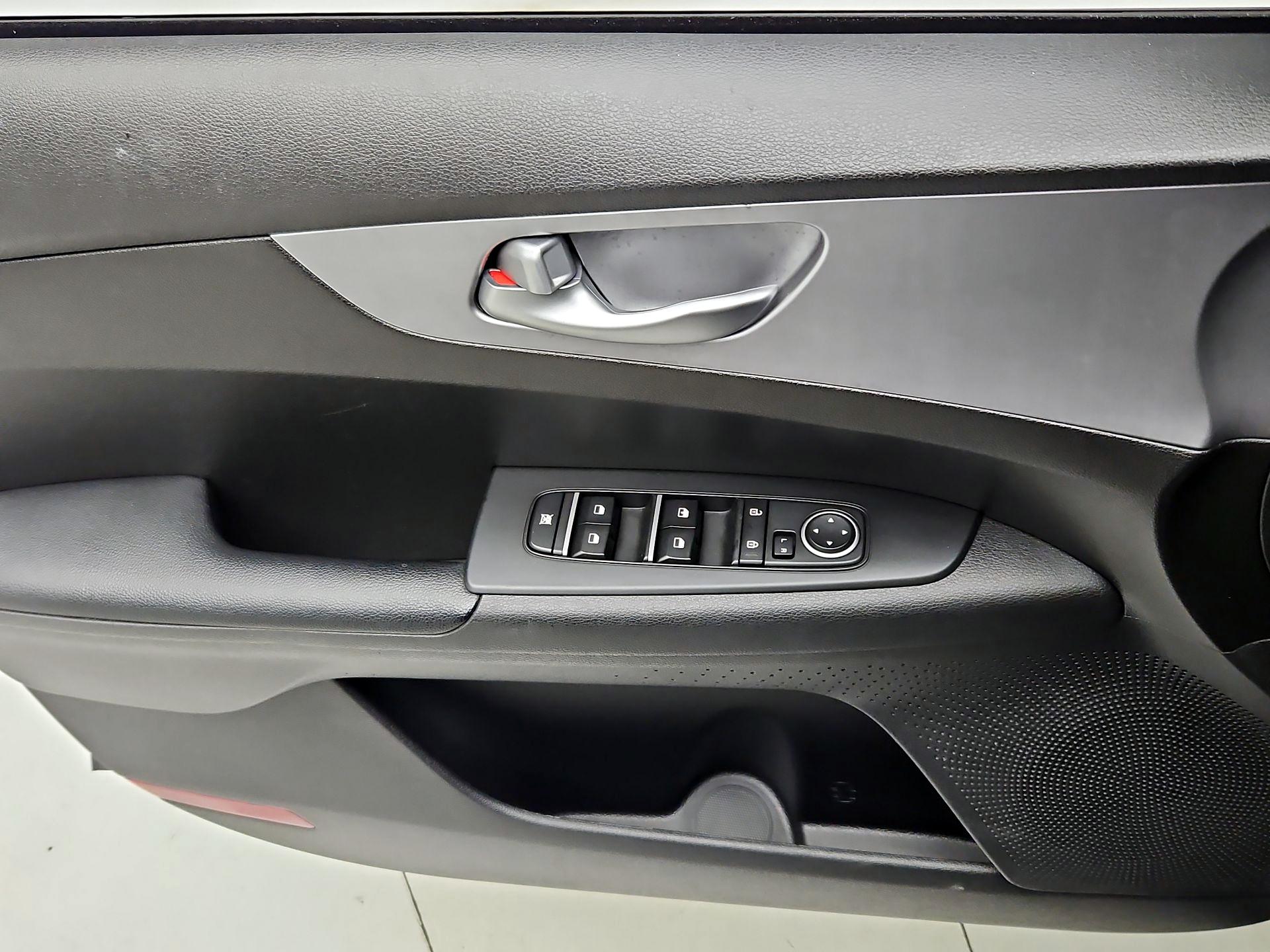 Thumbnail: 2023 Kia Forte - 12