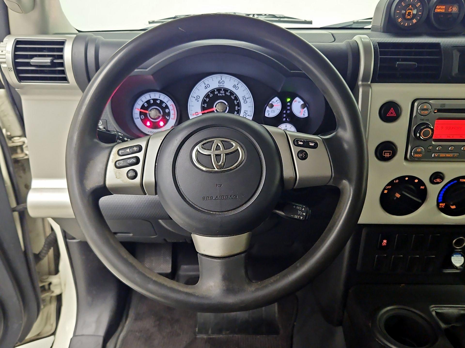 Thumbnail: 2014 Toyota FJ Cruiser - 10
