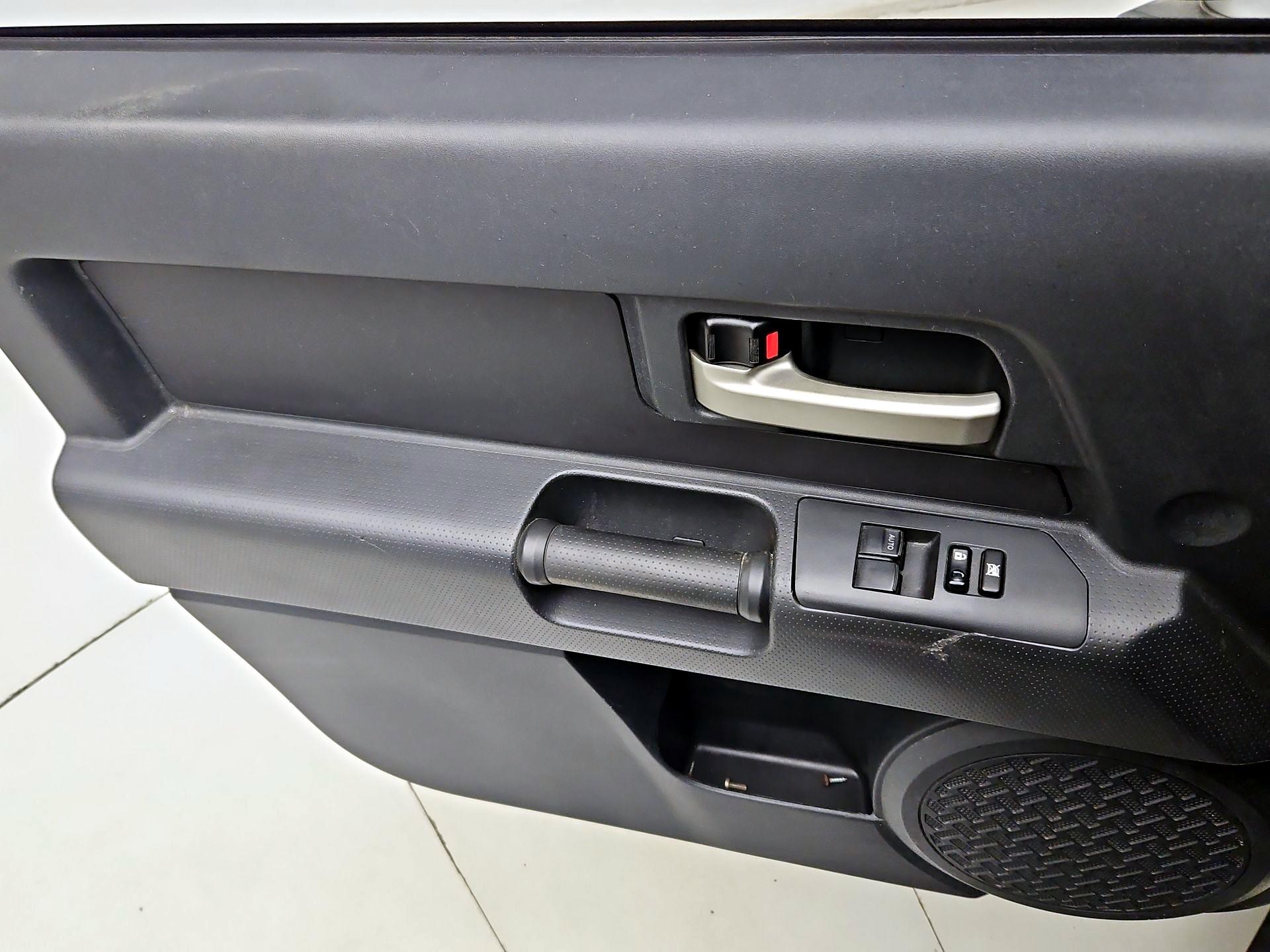 Thumbnail: 2014 Toyota FJ Cruiser - 12
