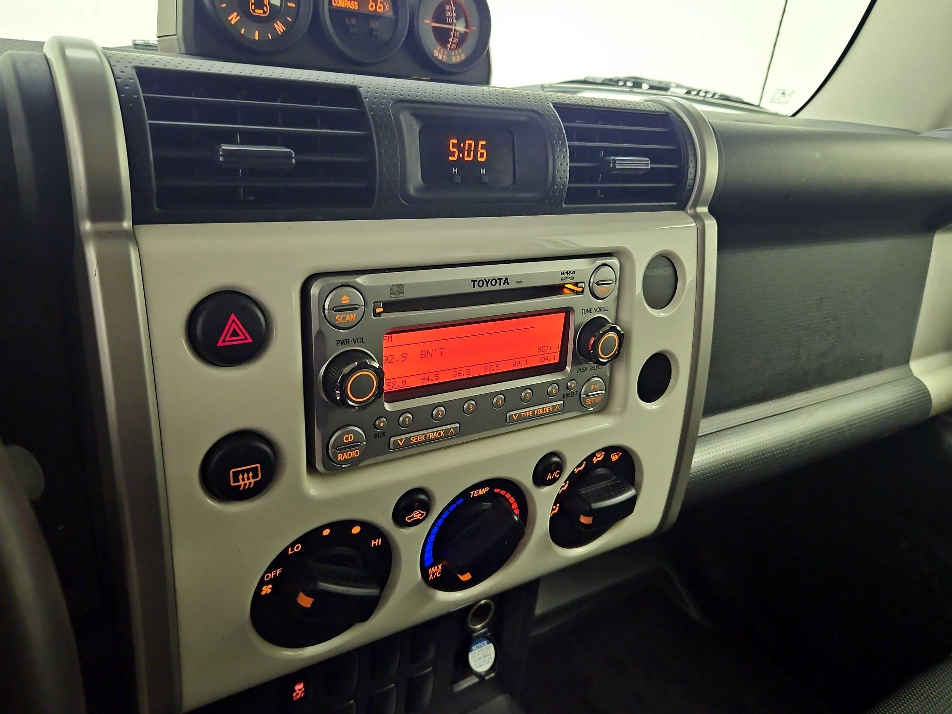 Thumbnail: 2014 Toyota FJ Cruiser - 15