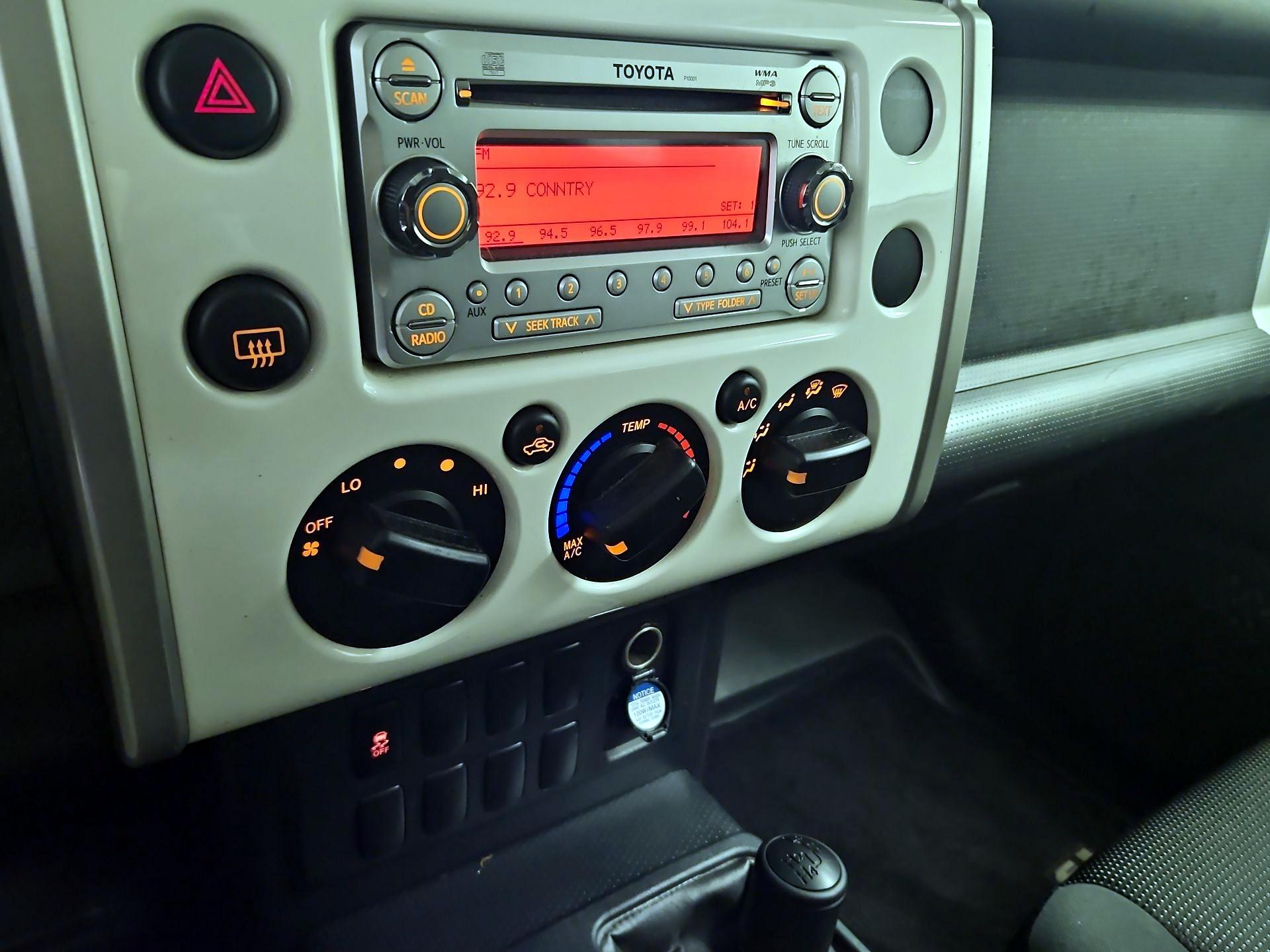 Thumbnail: 2014 Toyota FJ Cruiser - 16