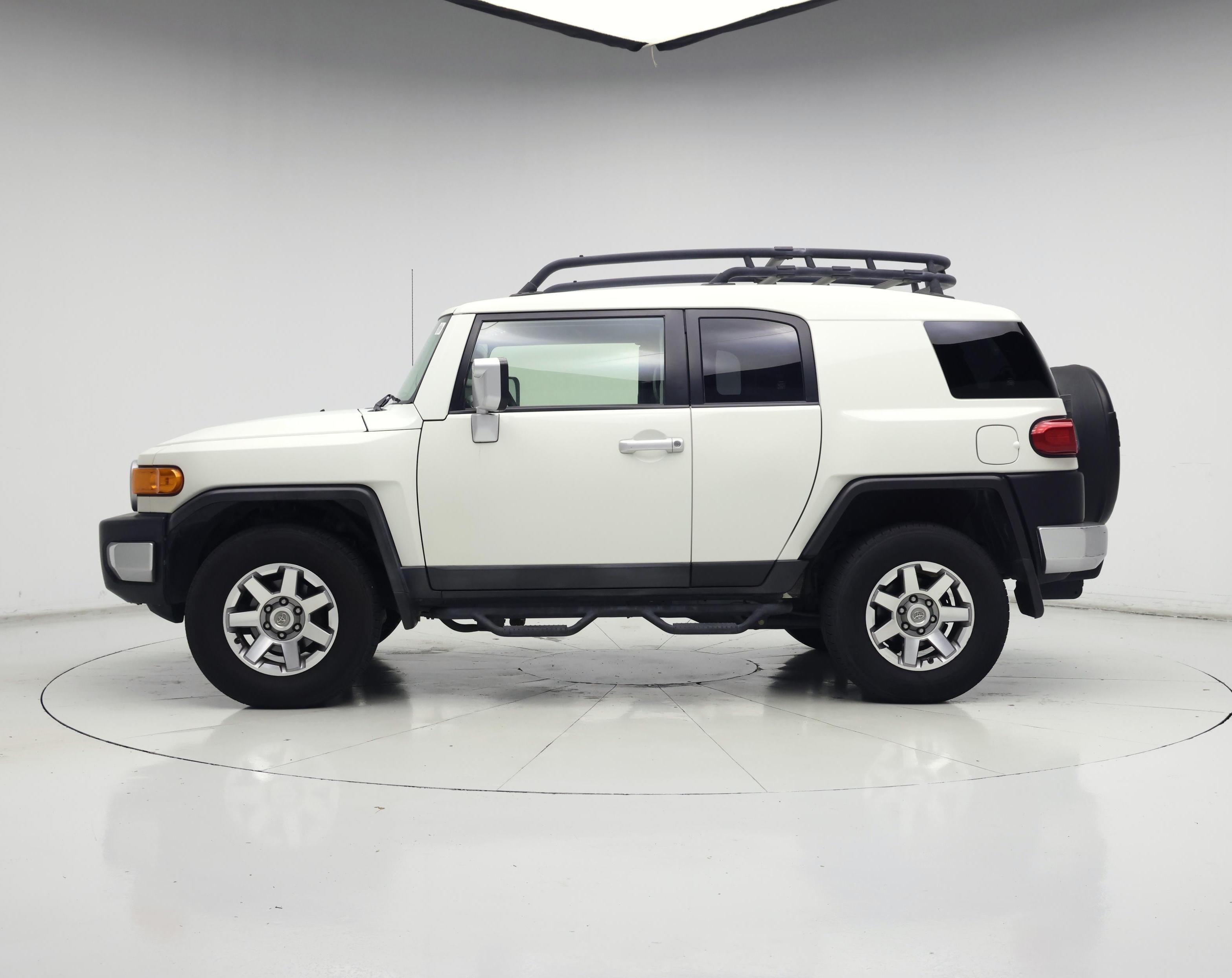 Thumbnail: 2014 Toyota FJ Cruiser - 3
