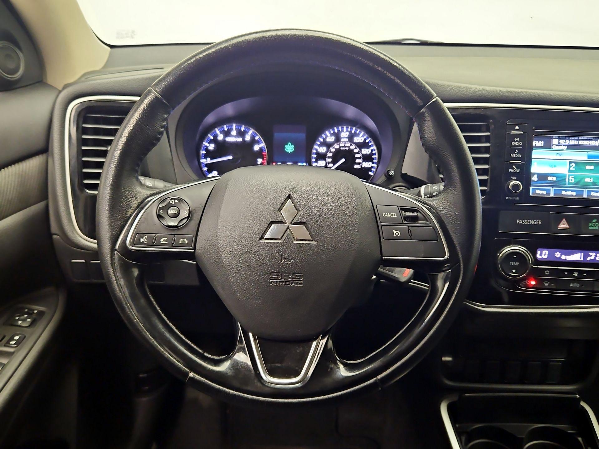 Thumbnail: 2022 Mitsubishi Outlander - 10
