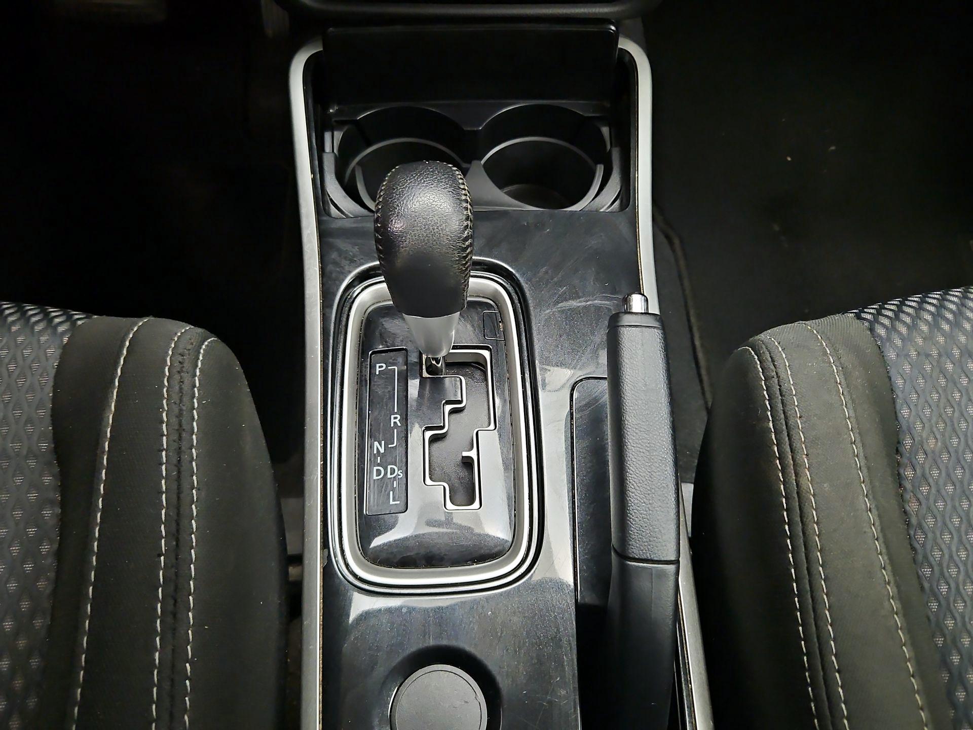 Thumbnail: 2022 Mitsubishi Outlander - 17