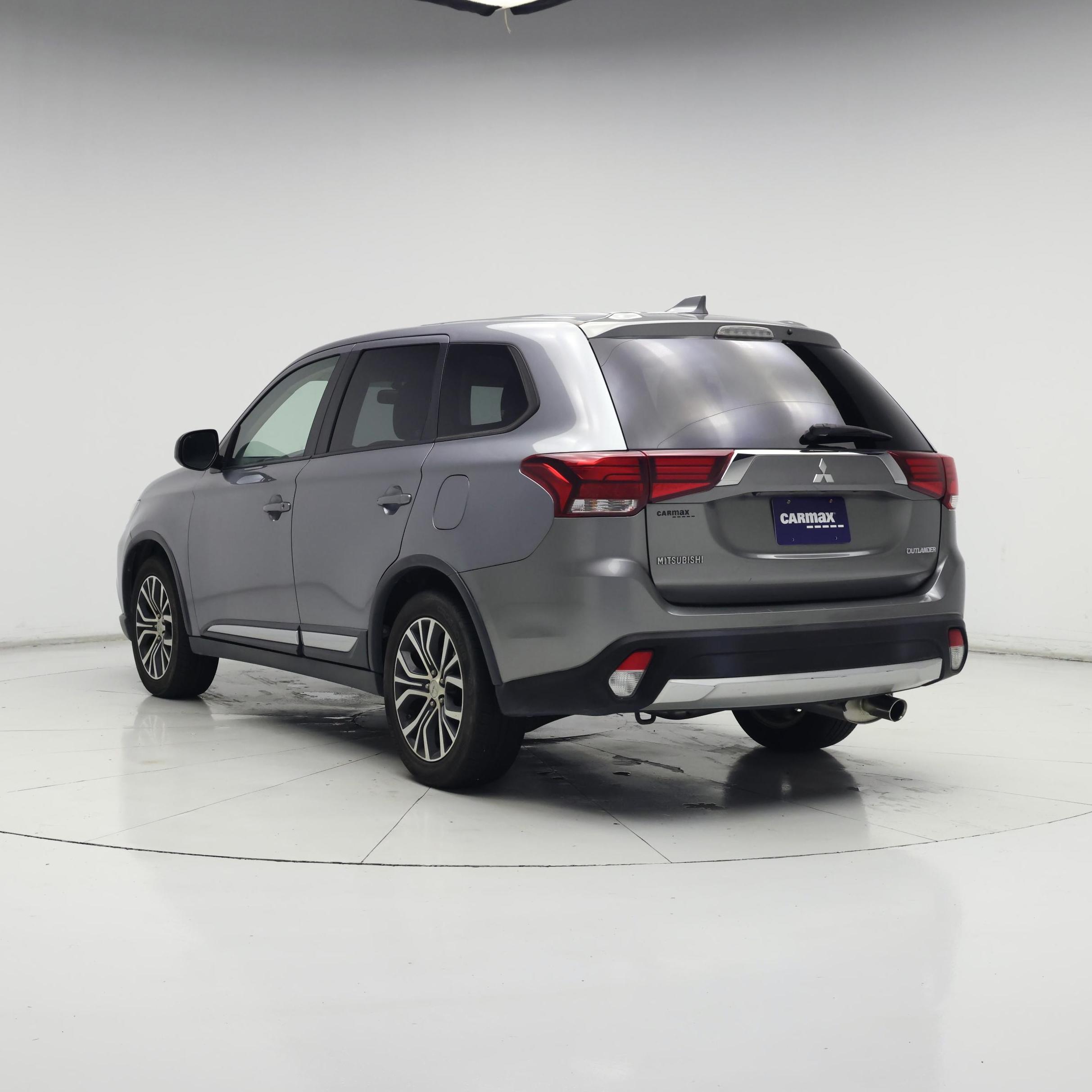 Thumbnail: 2022 Mitsubishi Outlander - 2