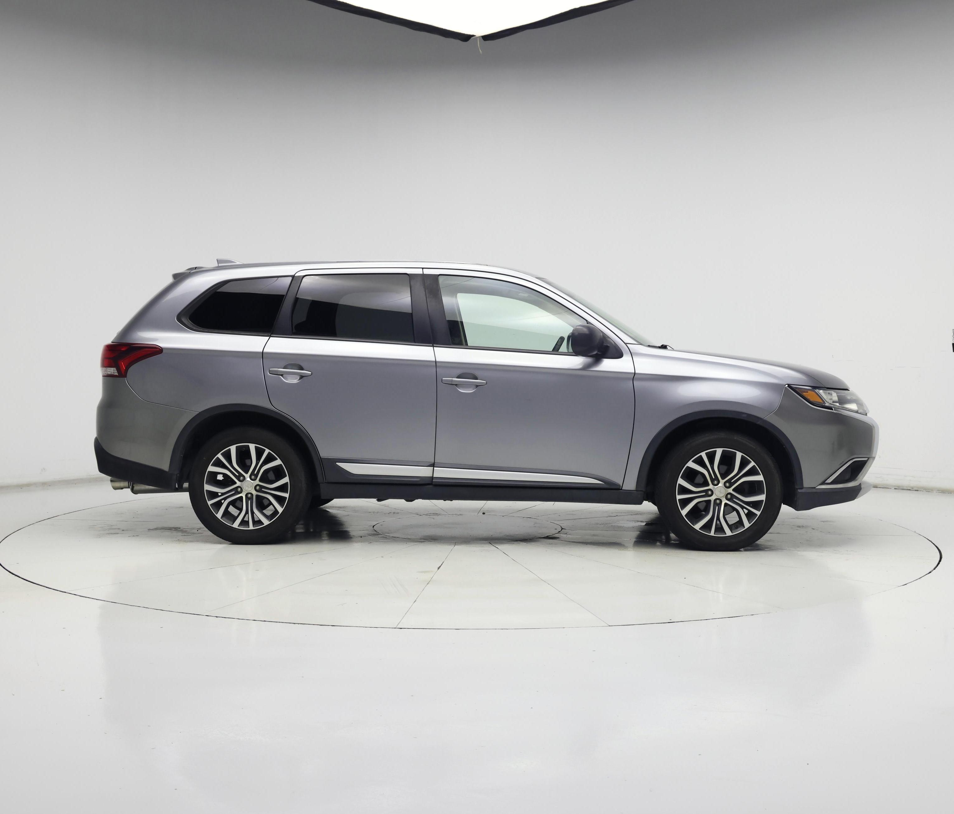 Thumbnail: 2022 Mitsubishi Outlander - 7