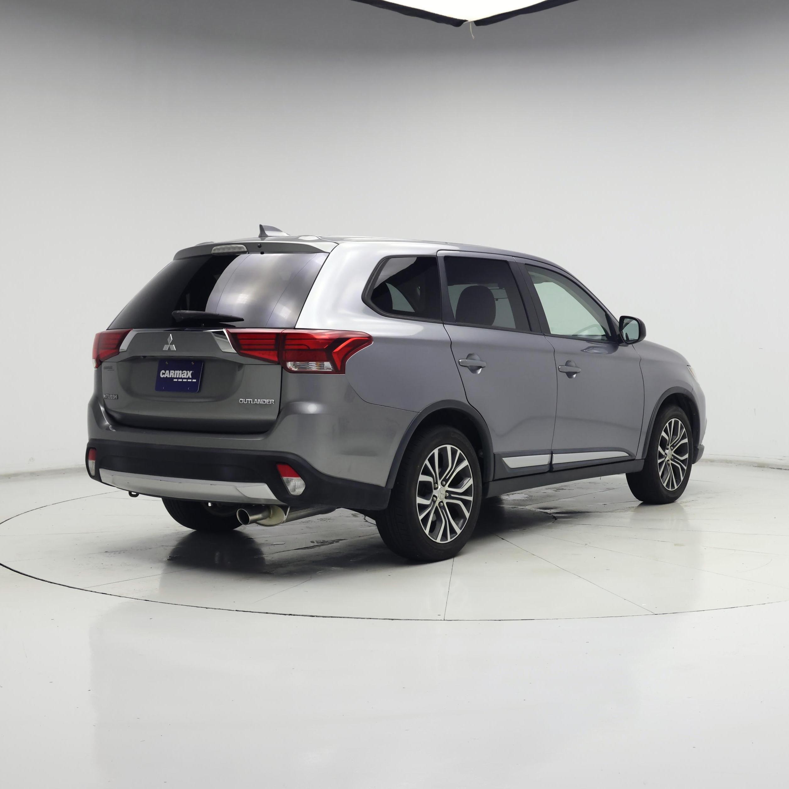 Thumbnail: 2022 Mitsubishi Outlander - 8