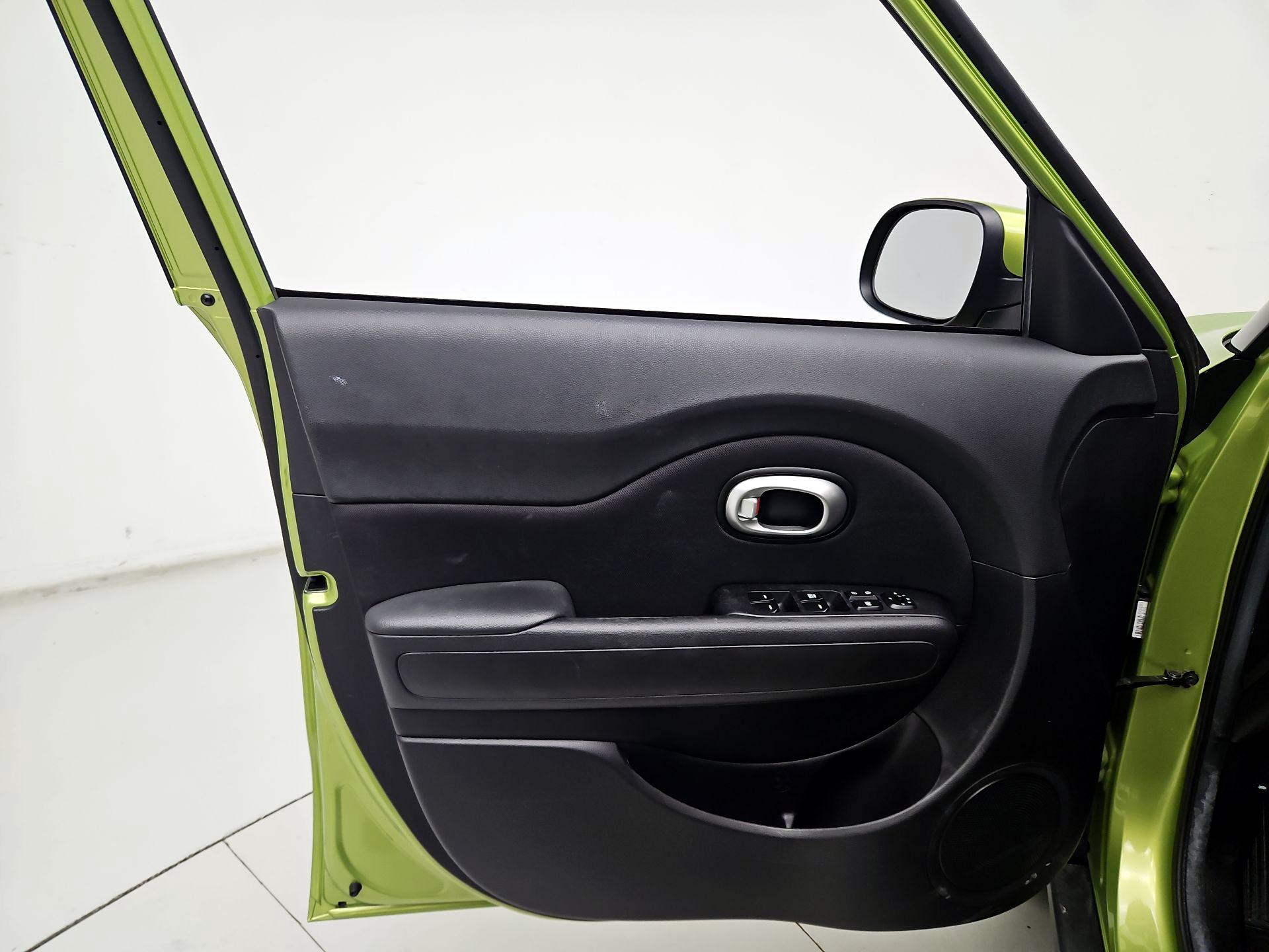 Thumbnail: 2015 Kia Soul - 12