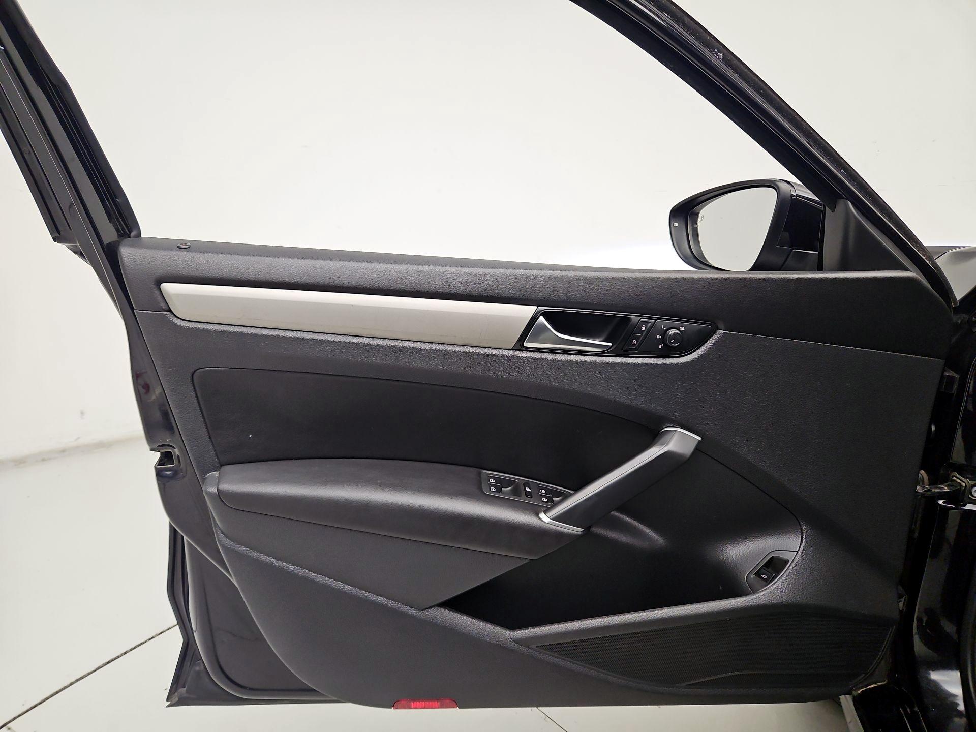 Thumbnail: 2020 Volkswagen Passat - 12