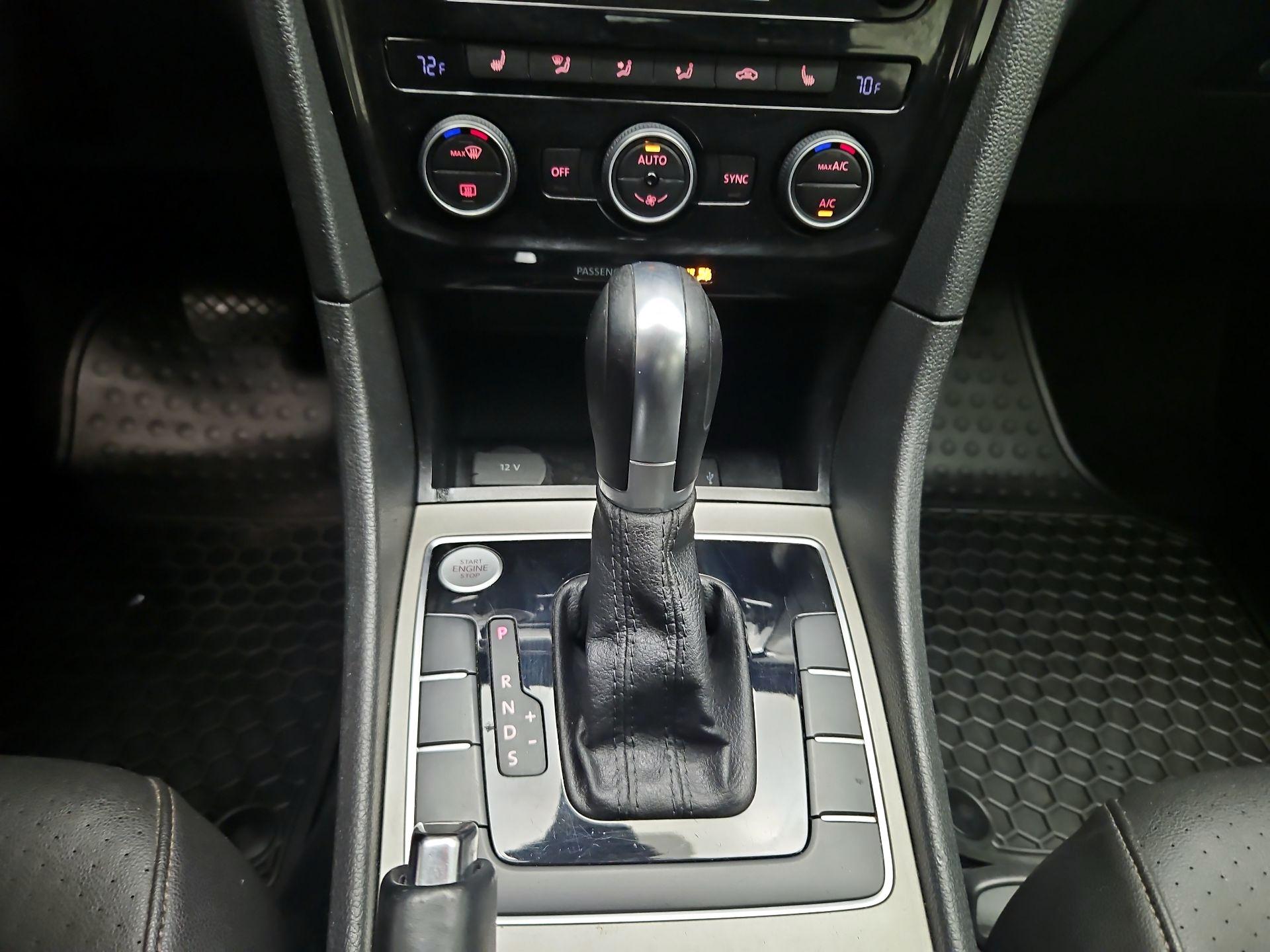 Thumbnail: 2020 Volkswagen Passat - 16