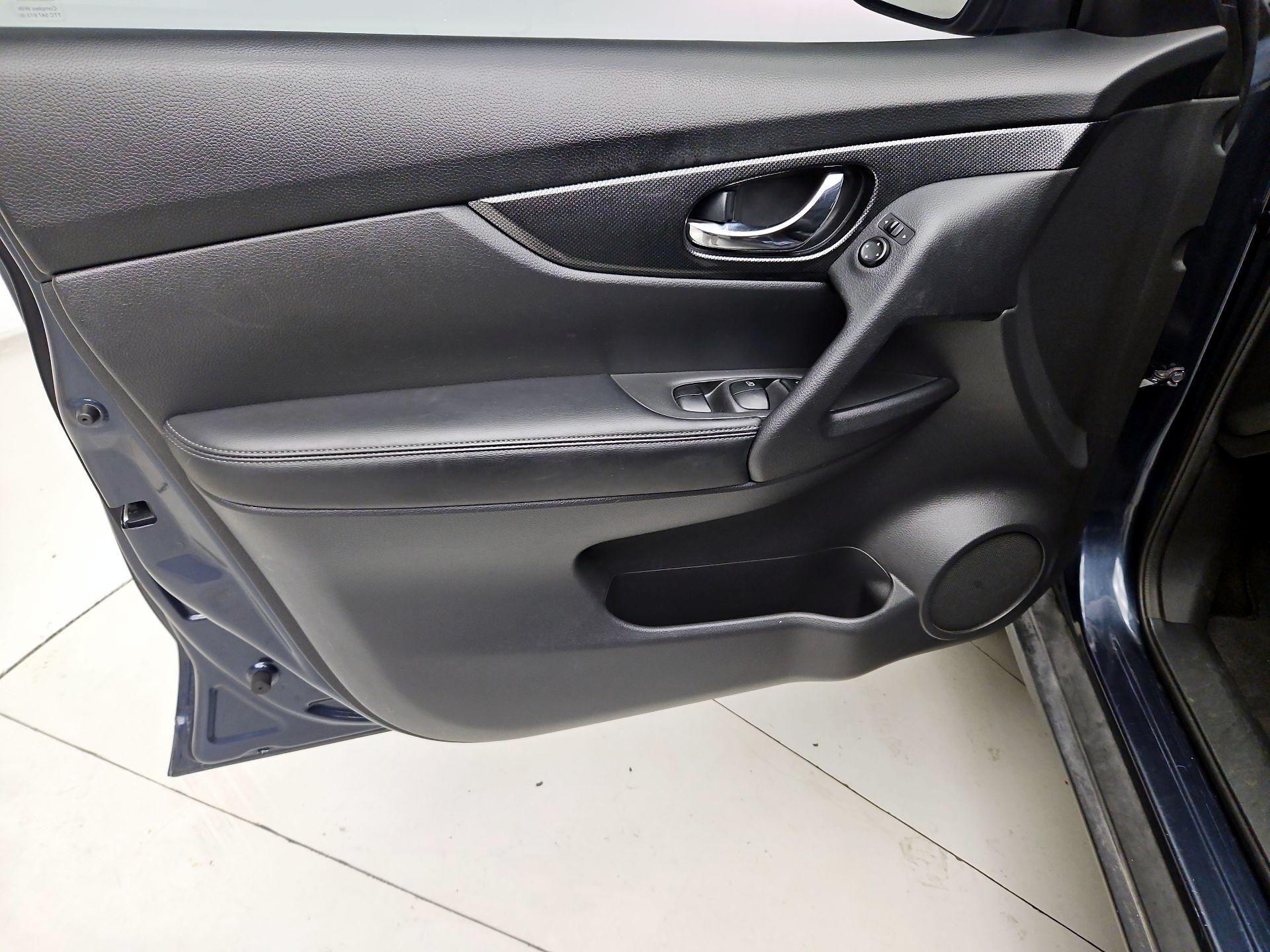 Thumbnail: 2016 Nissan Rogue - 12