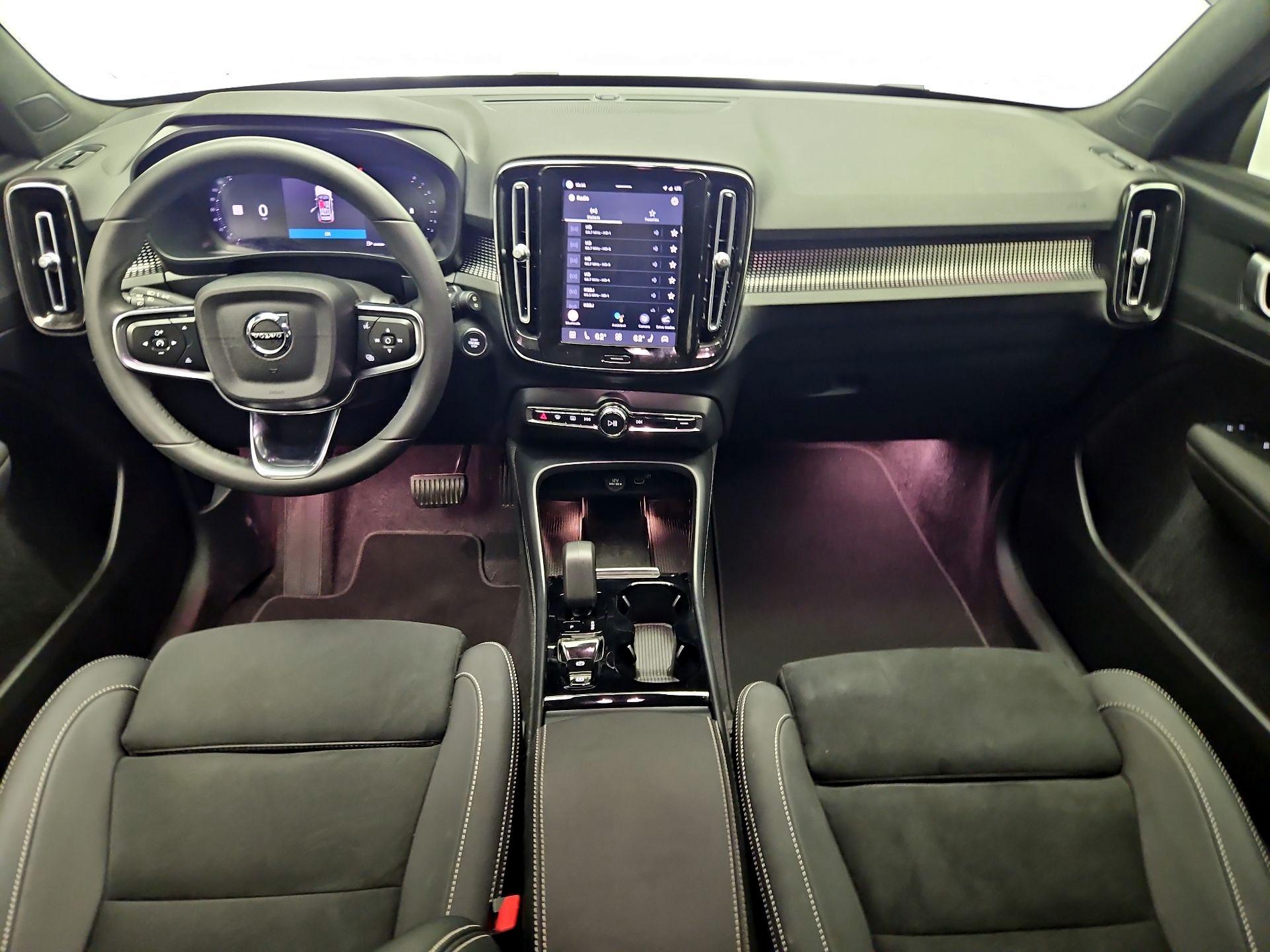 Thumbnail: 2024 Volvo XC40 - 9