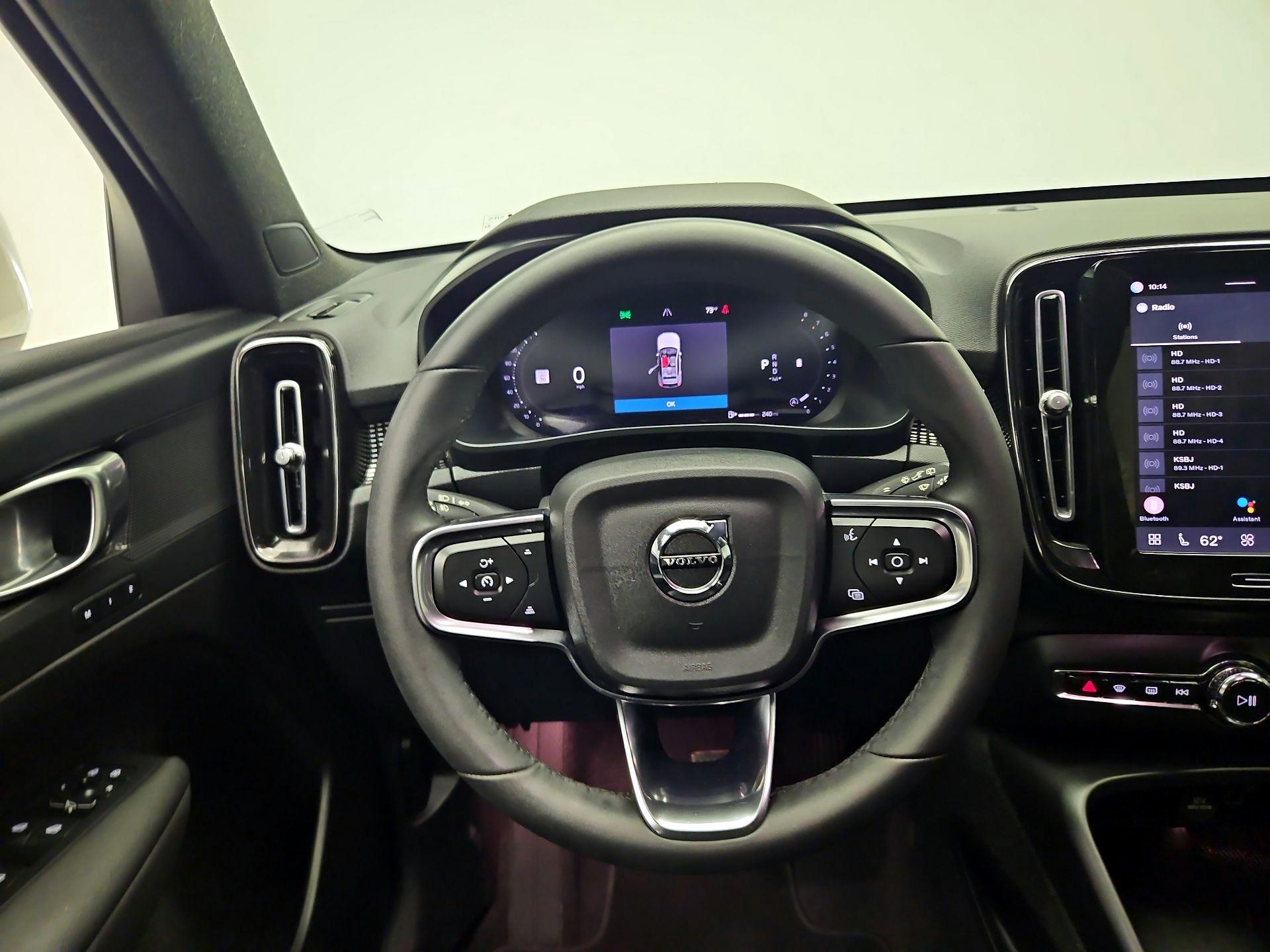 Thumbnail: 2024 Volvo XC40 - 10