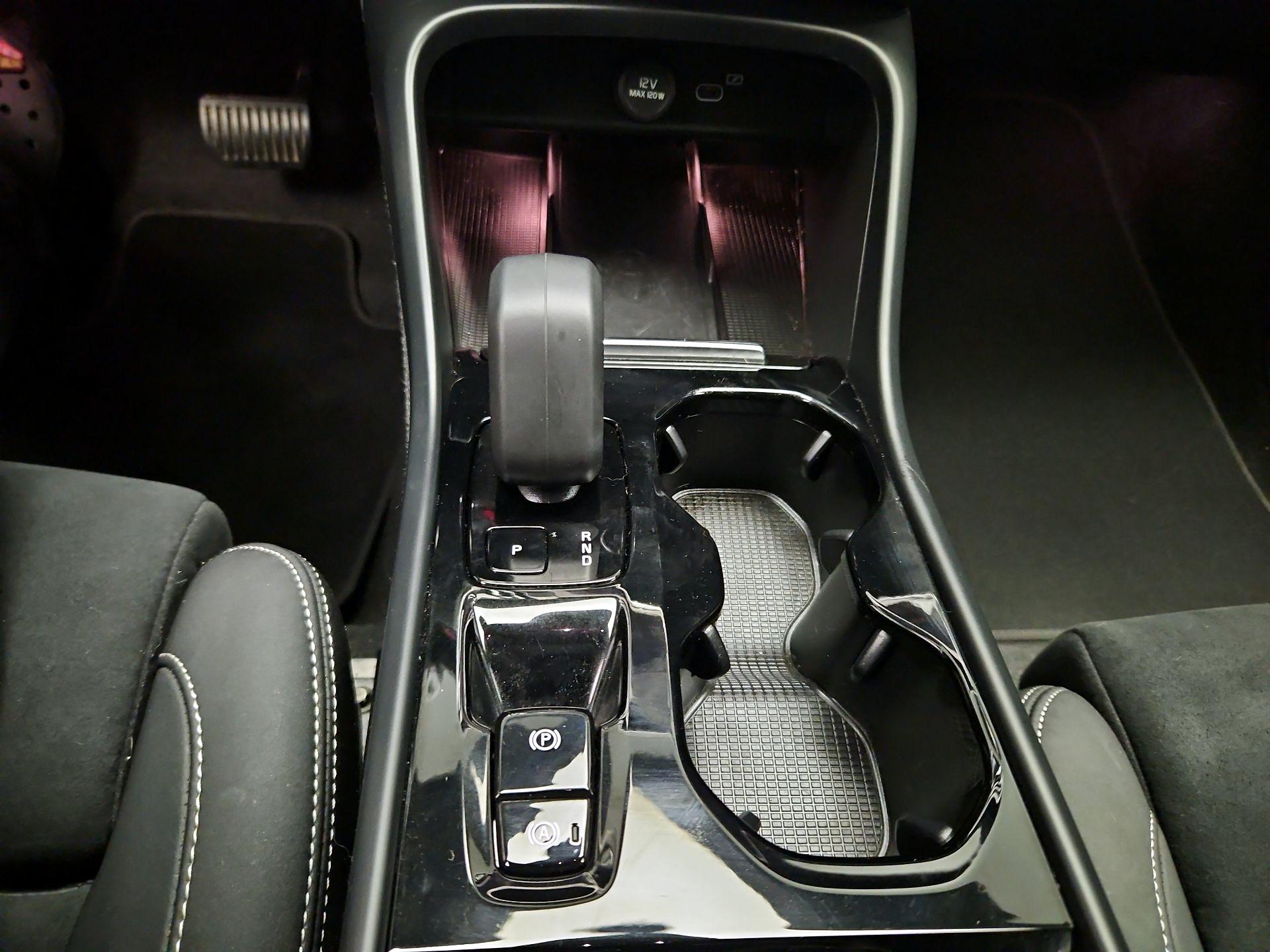 Thumbnail: 2024 Volvo XC40 - 16