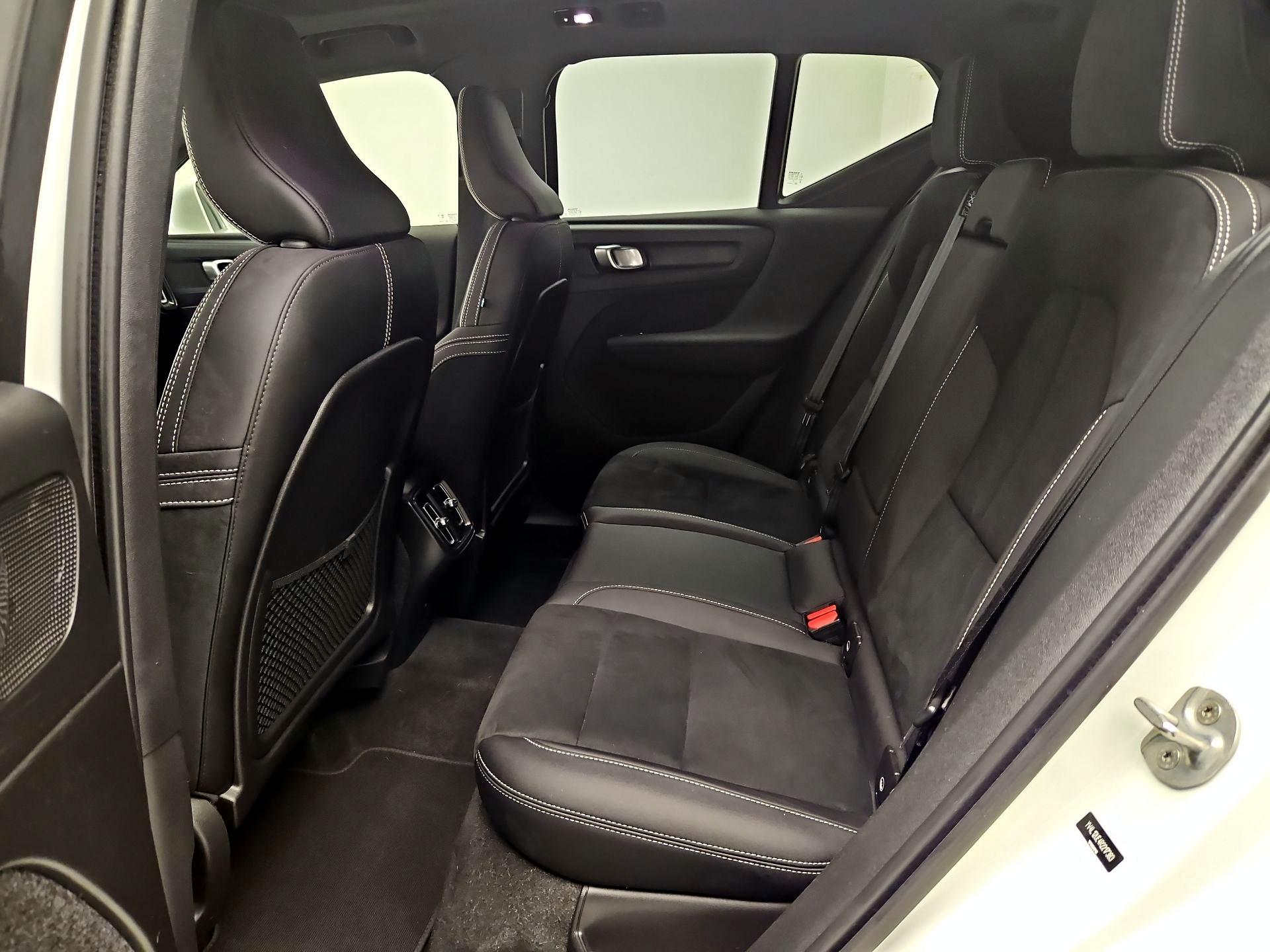 Thumbnail: 2024 Volvo XC40 - 17