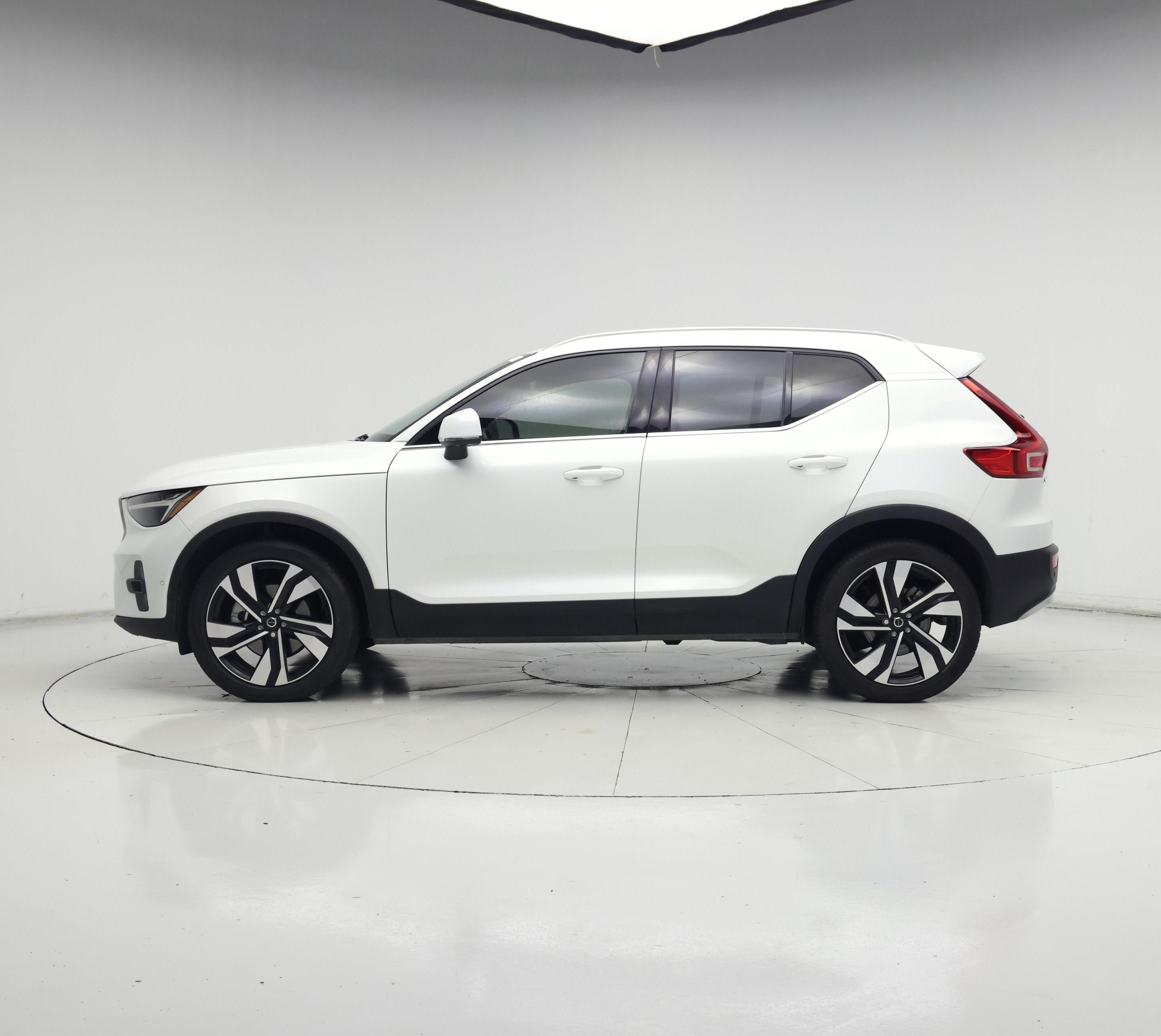 Thumbnail: 2024 Volvo XC40 - 3