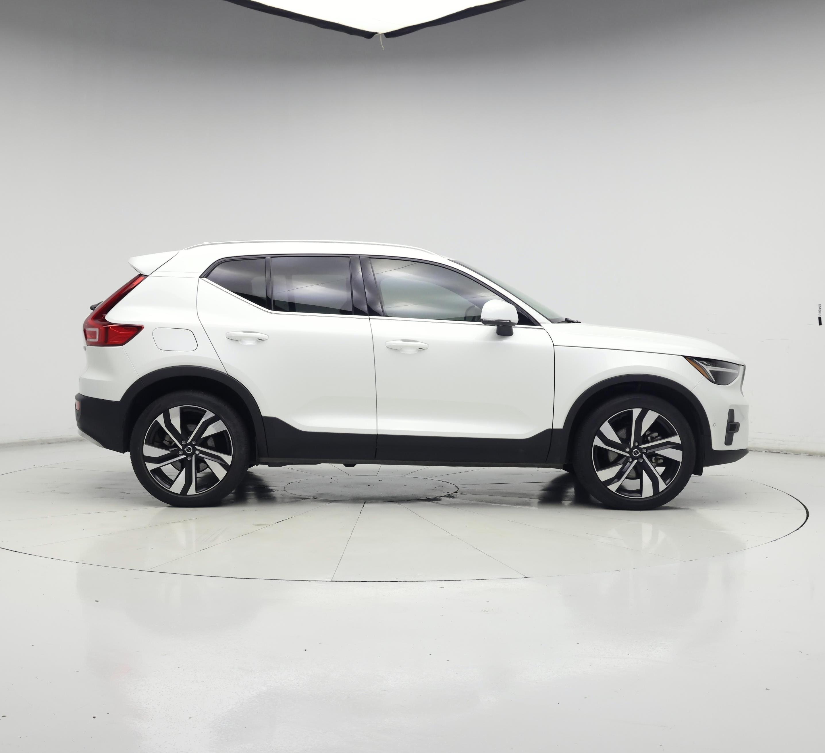 Thumbnail: 2024 Volvo XC40 - 7