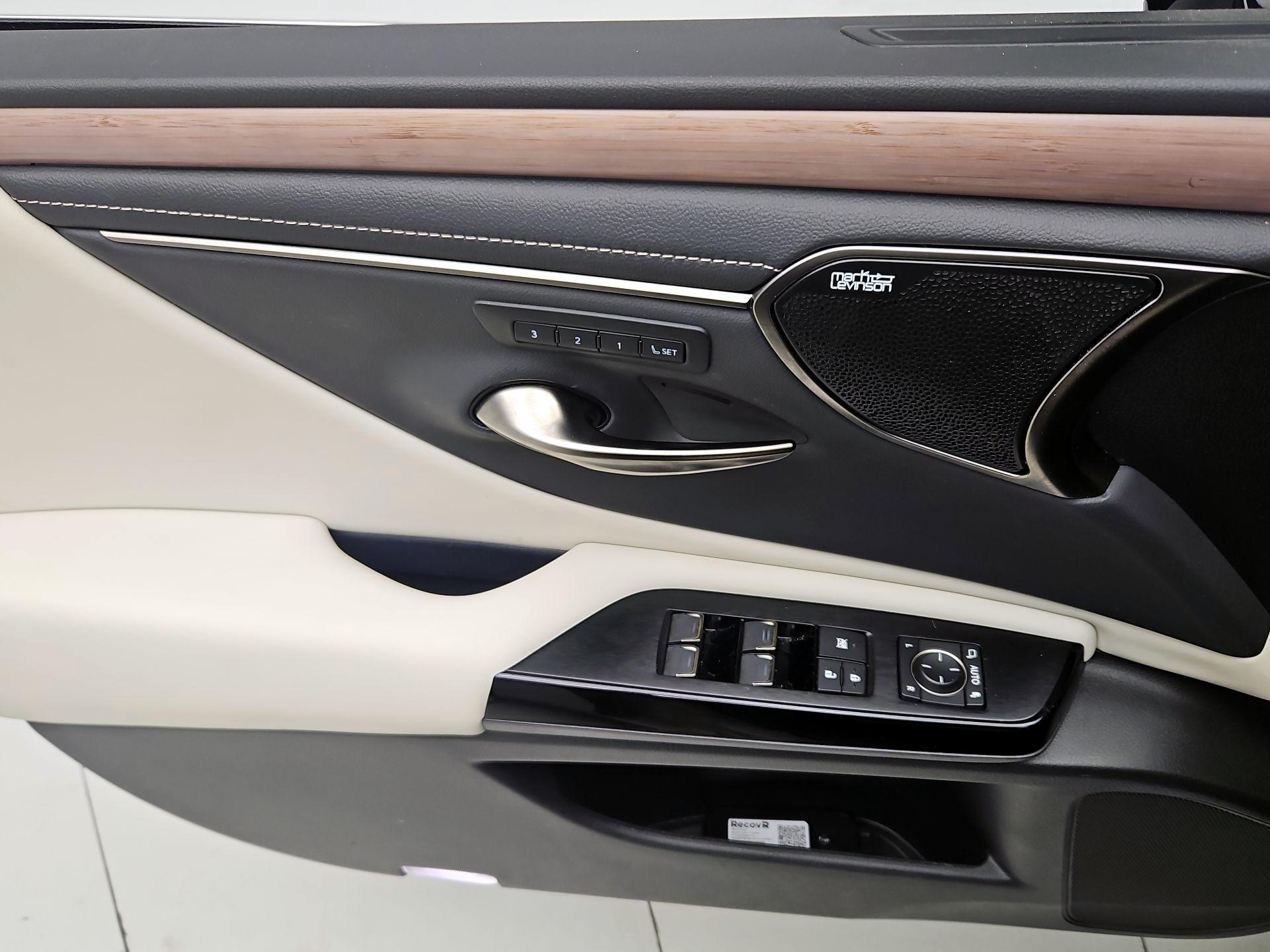 Thumbnail: 2025 Lexus ES - 12