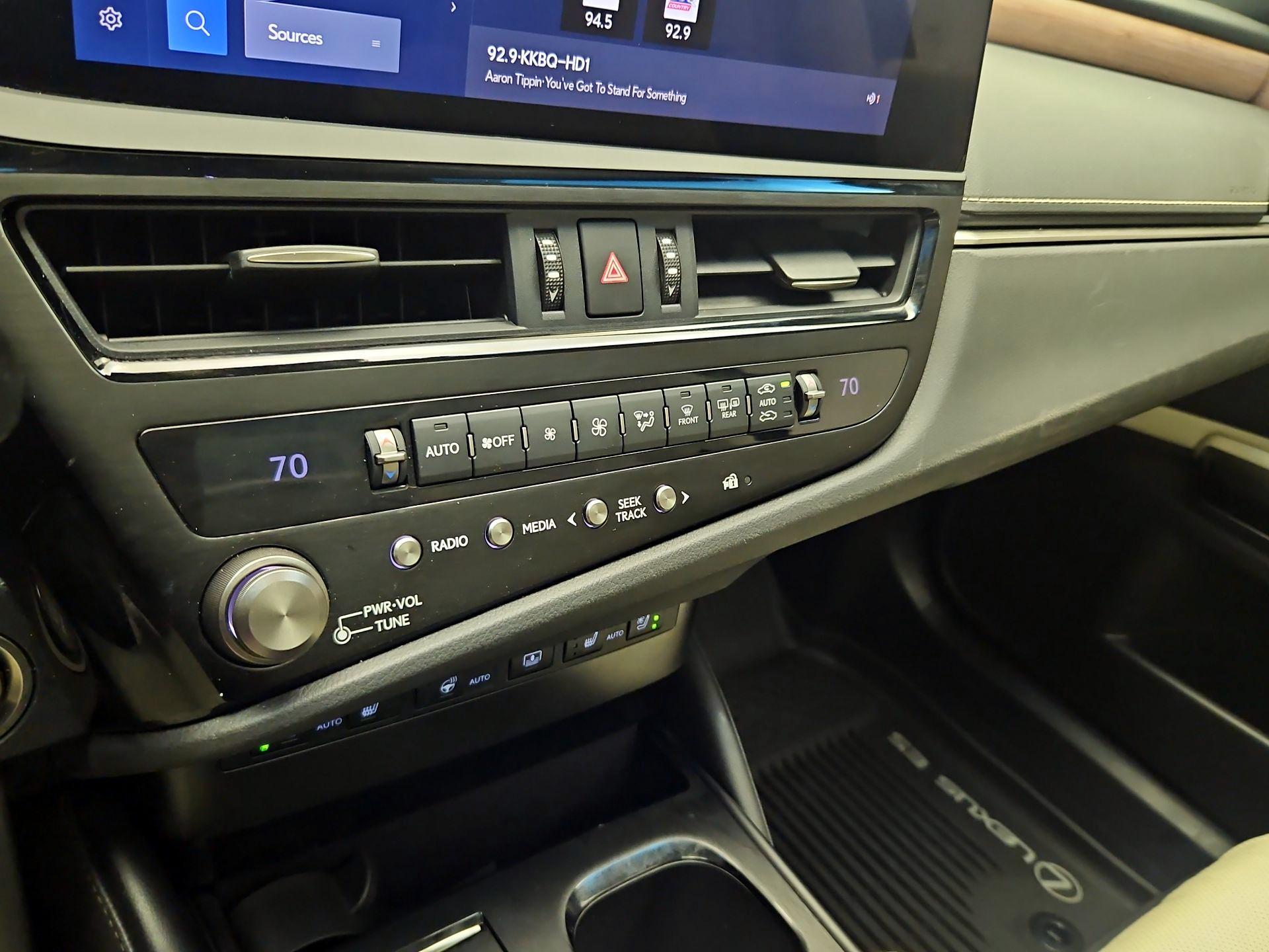 Thumbnail: 2025 Lexus ES - 16