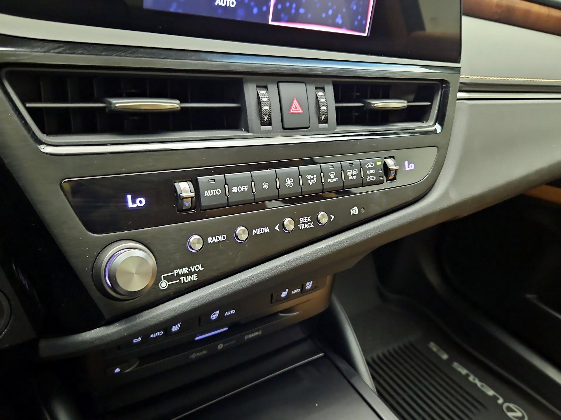 Thumbnail: 2022 Lexus ES - 16