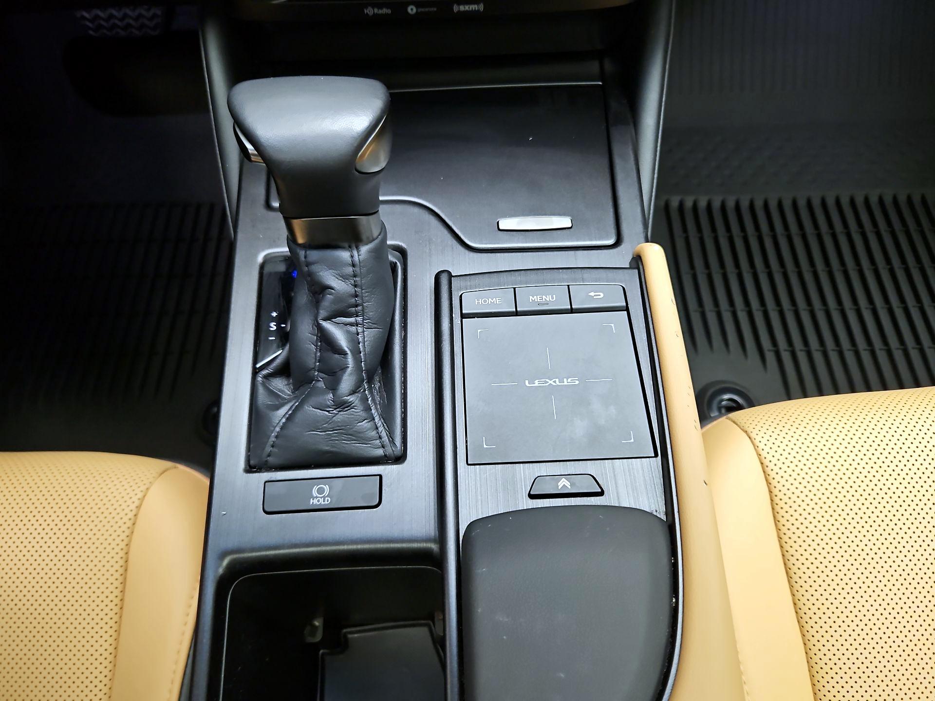 Thumbnail: 2022 Lexus ES - 17