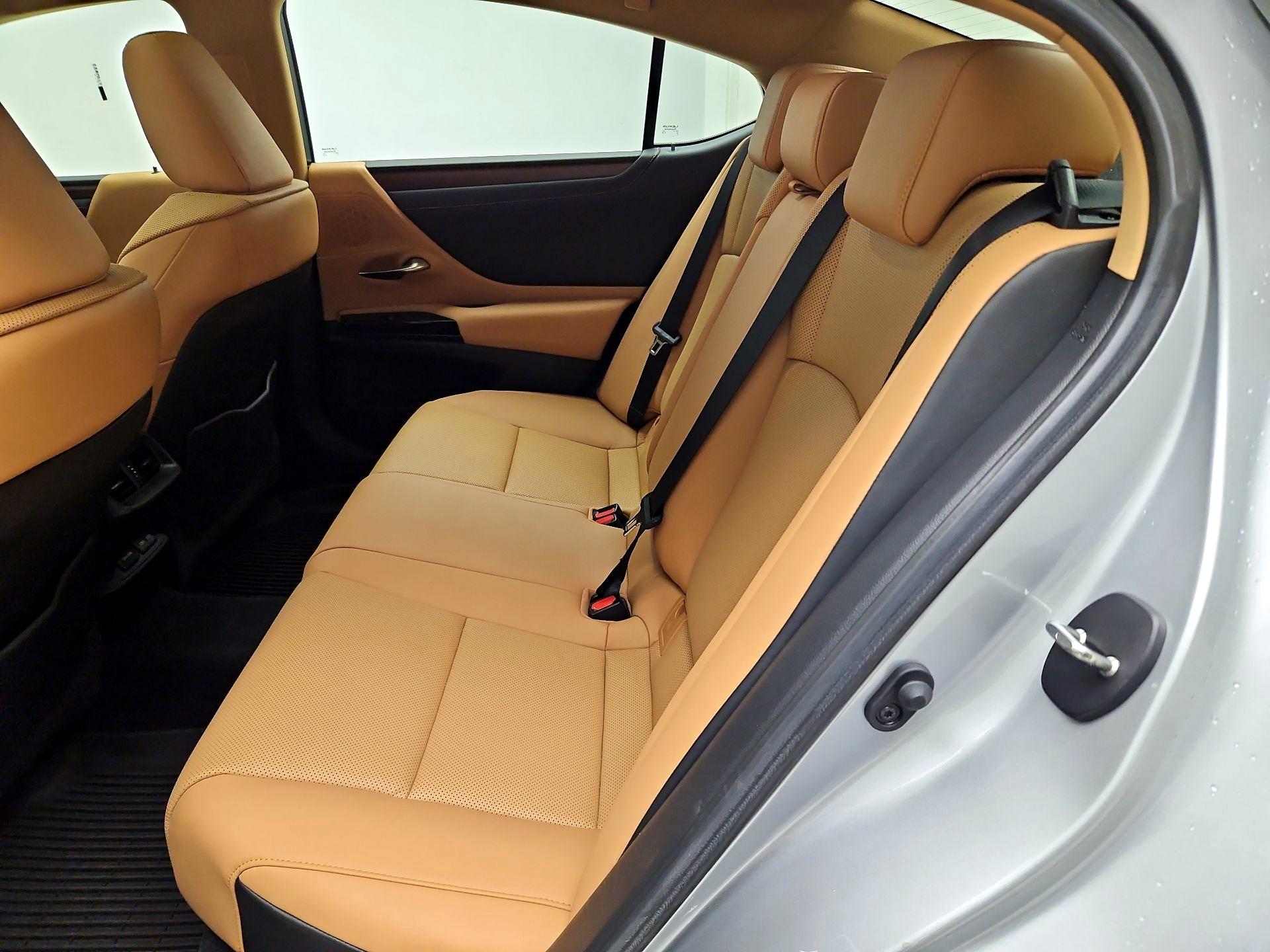 Thumbnail: 2022 Lexus ES - 20