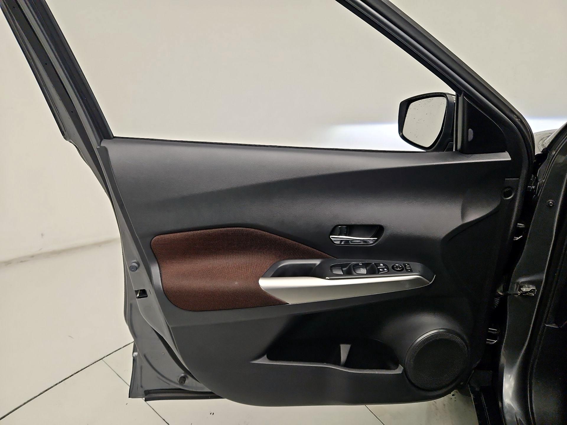 Thumbnail: 2019 Nissan Kicks - 12