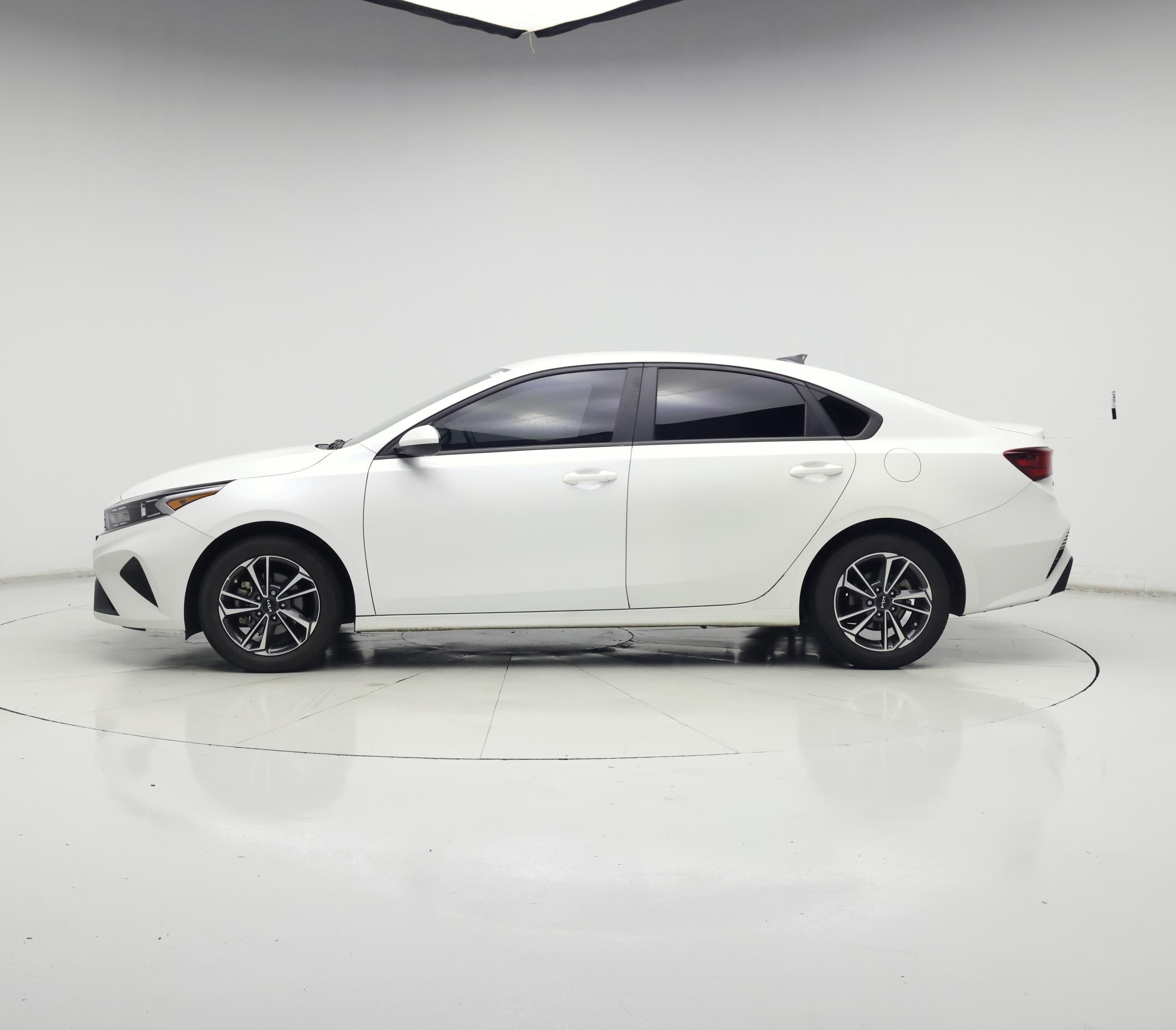 Thumbnail: 2023 Kia Forte - 3