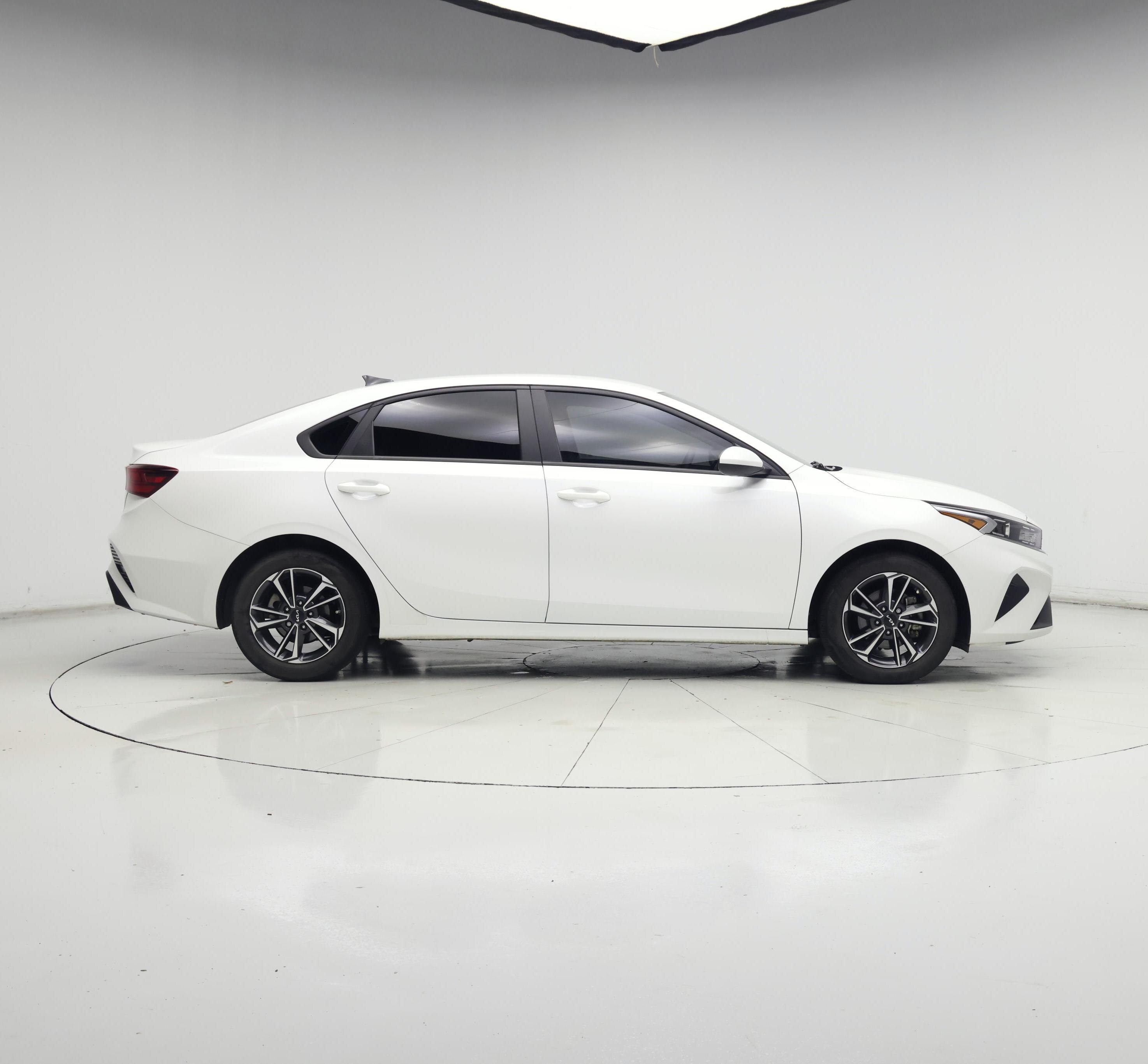 Thumbnail: 2023 Kia Forte - 7