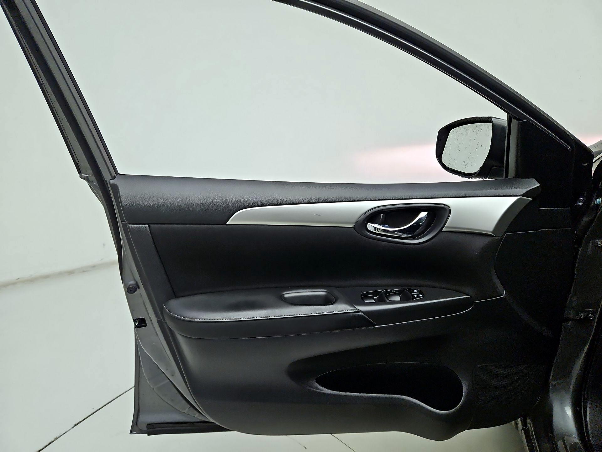 Thumbnail: 2018 Nissan Sentra - 12