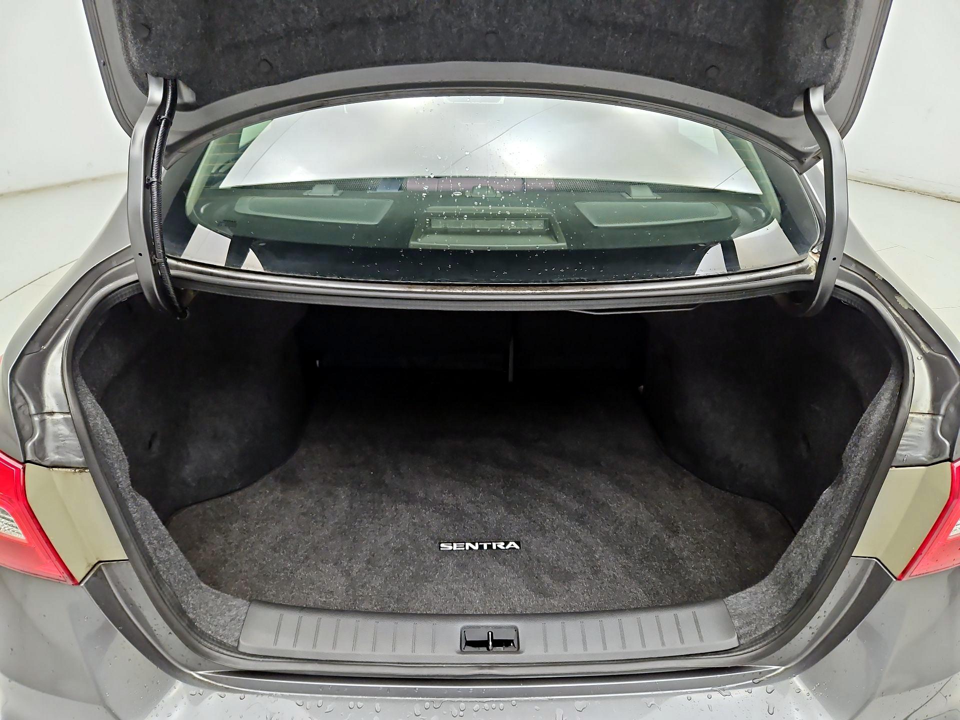 Thumbnail: 2018 Nissan Sentra - 18