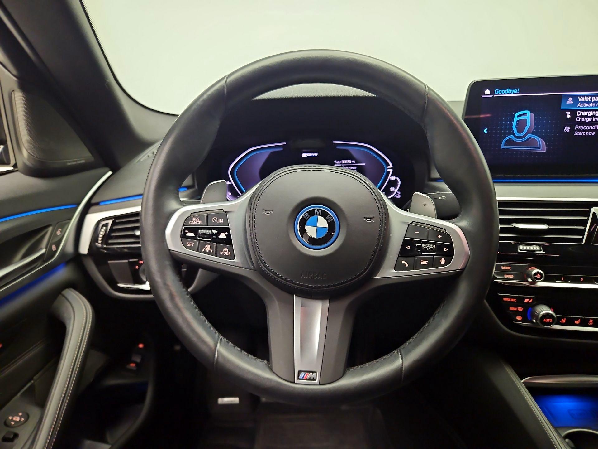 Thumbnail: 2023 BMW 5 Series - 10