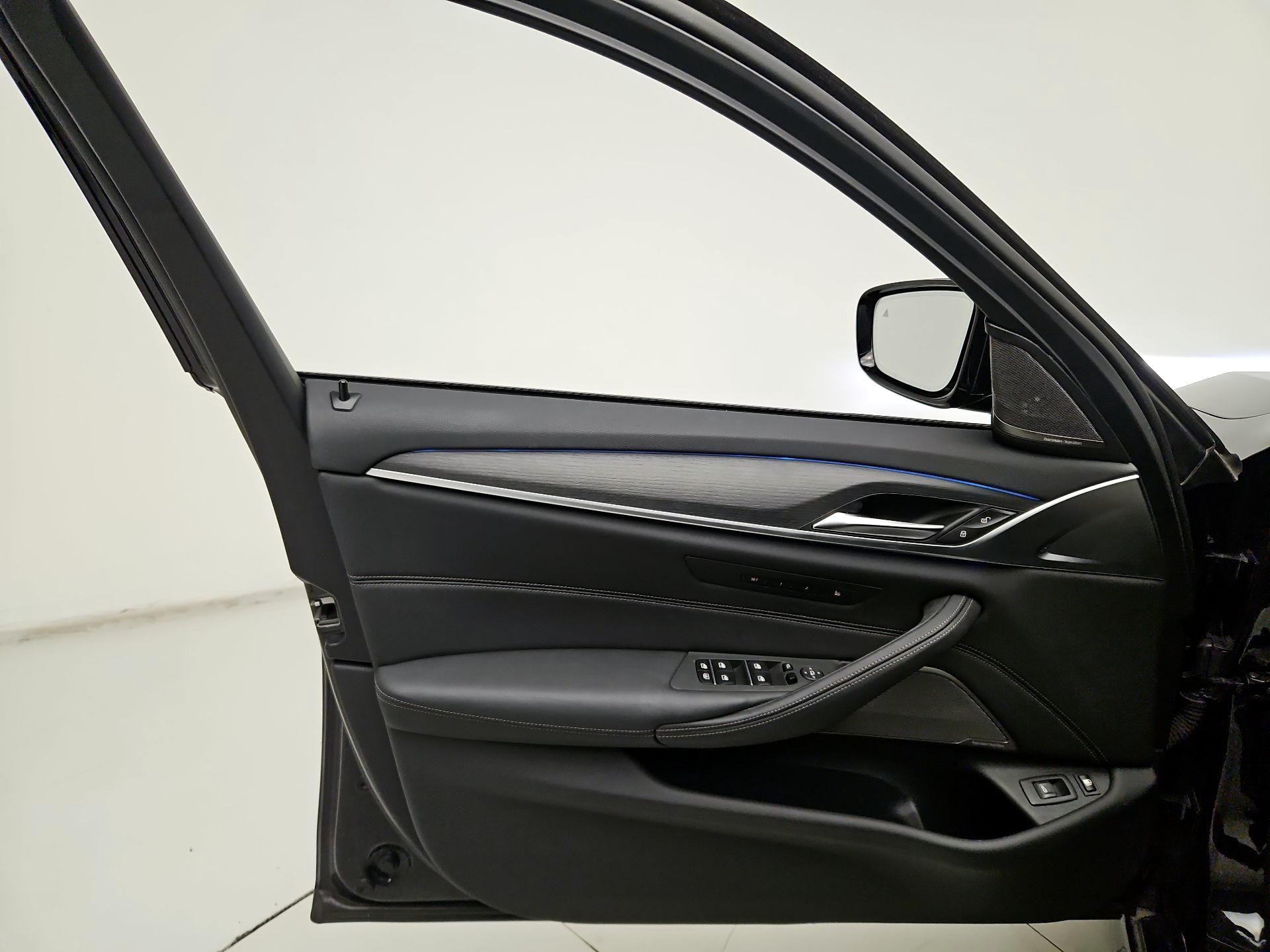 Thumbnail: 2023 BMW 5 Series - 12