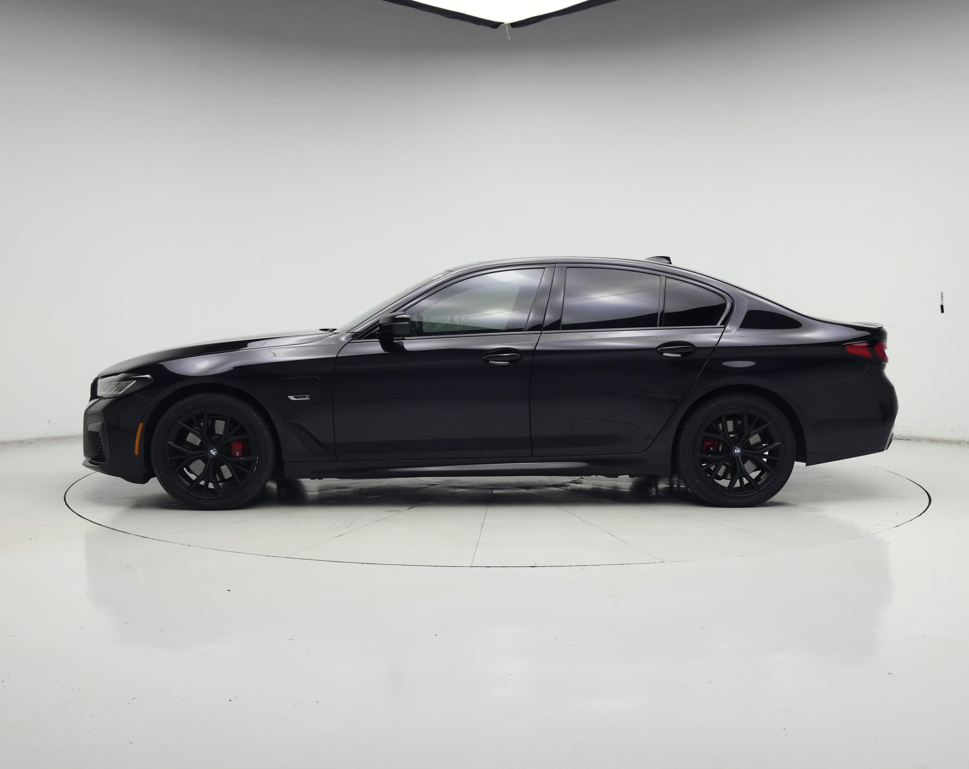 Thumbnail: 2023 BMW 5 Series - 3
