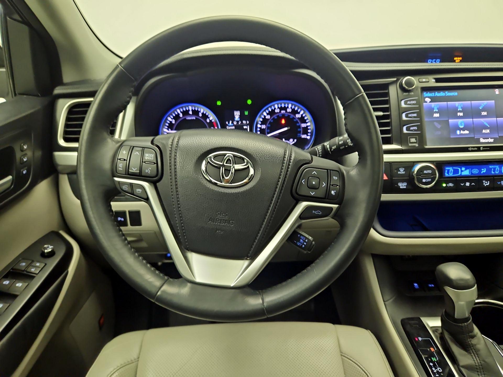 Thumbnail: 2014 Toyota Highlander - 10