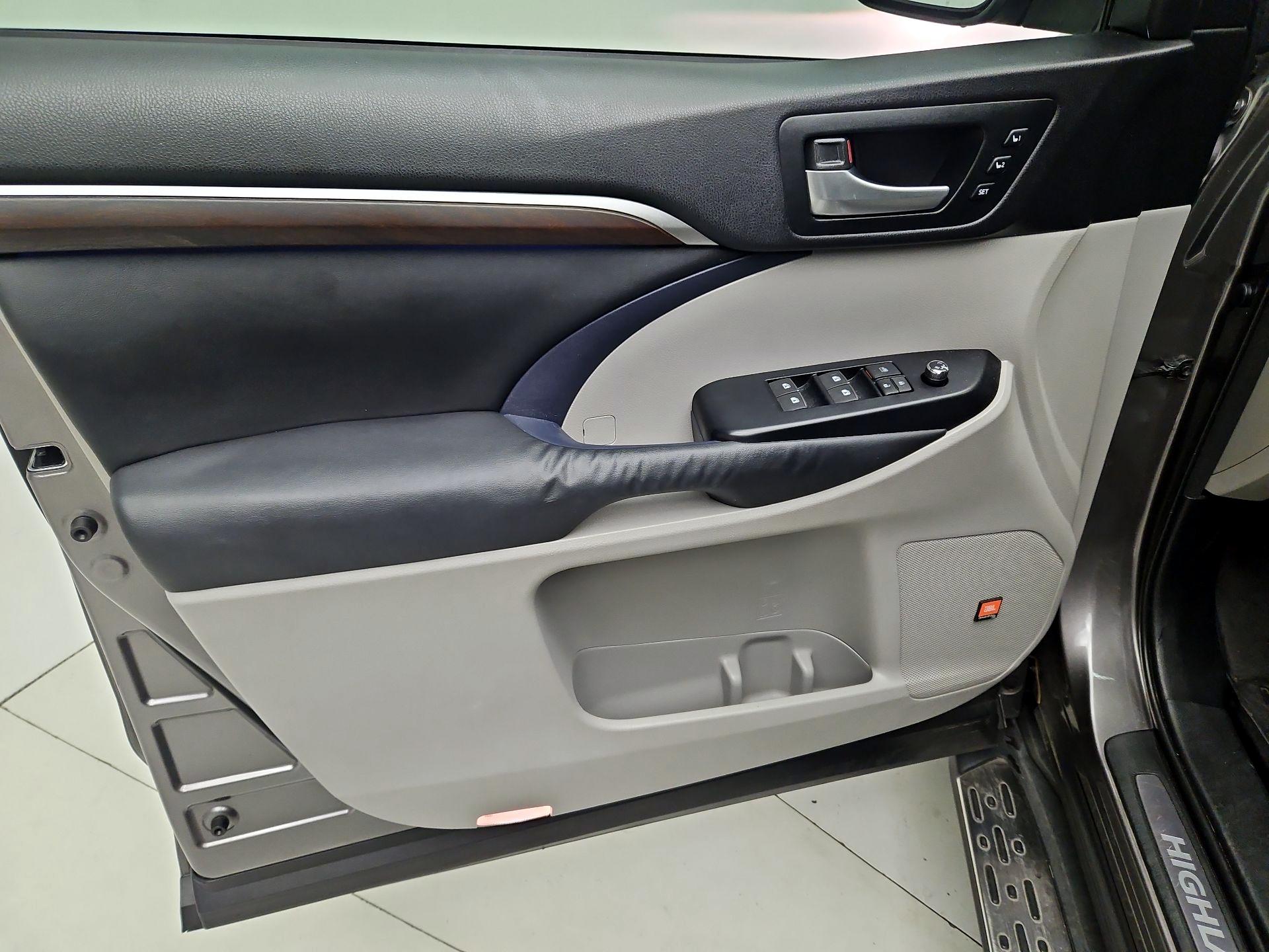 Thumbnail: 2014 Toyota Highlander - 12