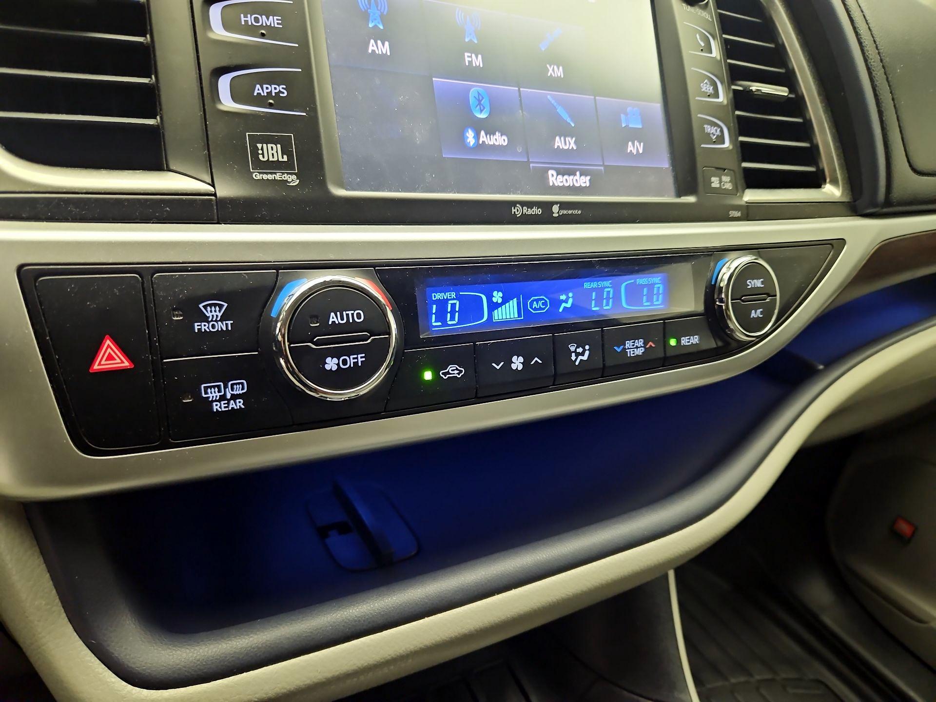 Thumbnail: 2014 Toyota Highlander - 16