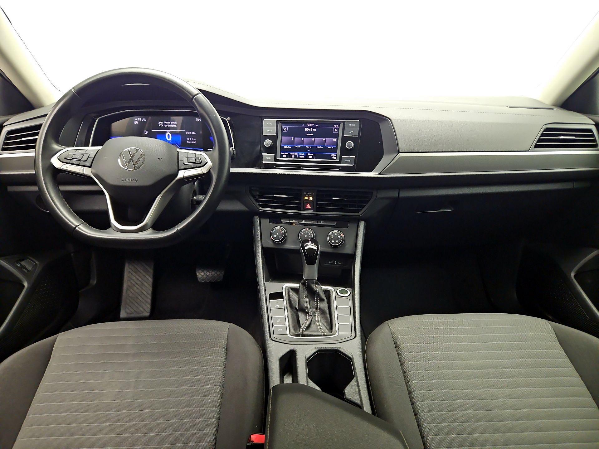 Thumbnail: 2024 Volkswagen Jetta - 9