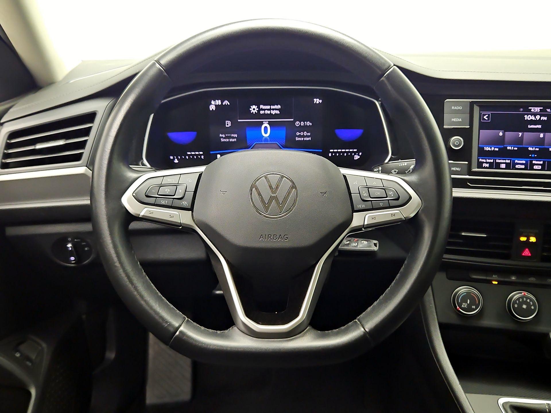 Thumbnail: 2024 Volkswagen Jetta - 10