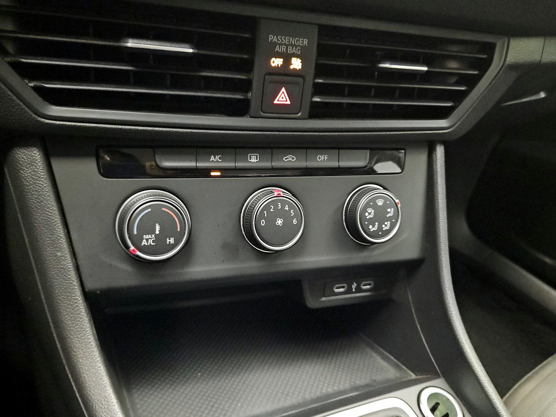 Thumbnail: 2024 Volkswagen Jetta - 16
