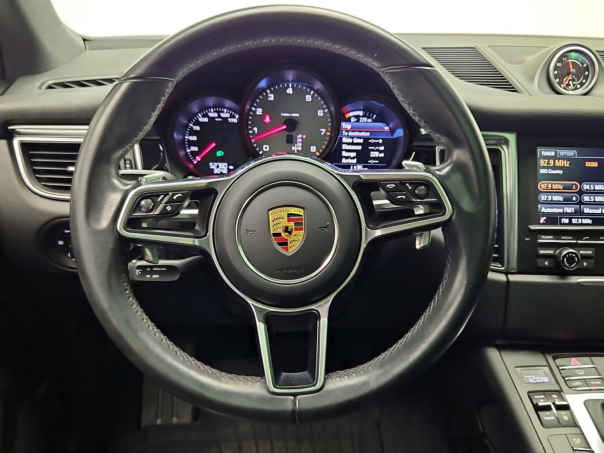 Thumbnail: 2016 Porsche Macan - 10