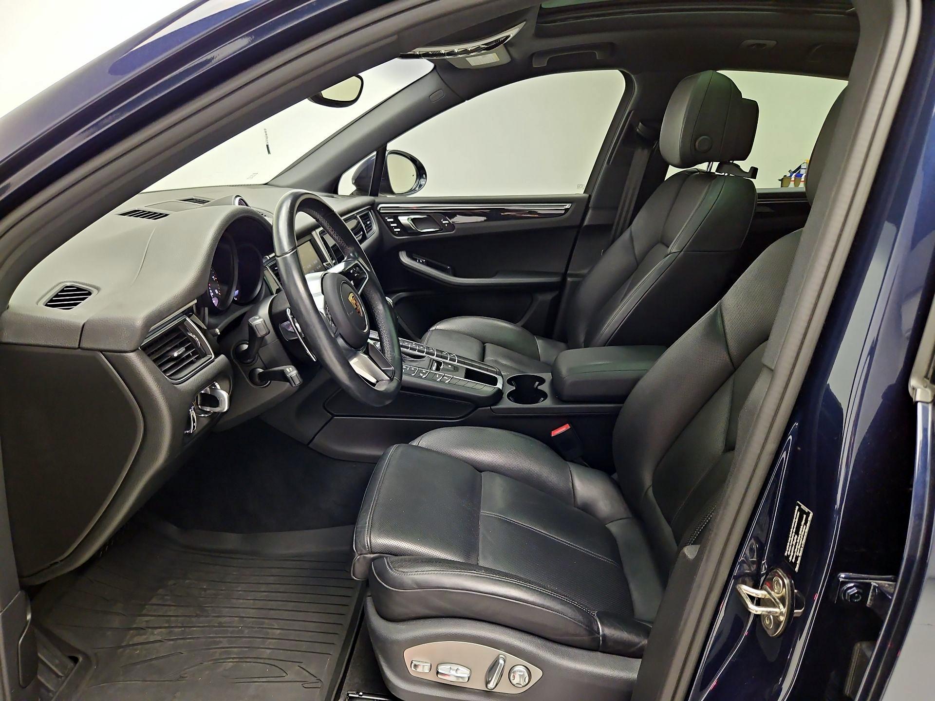 Thumbnail: 2016 Porsche Macan - 11