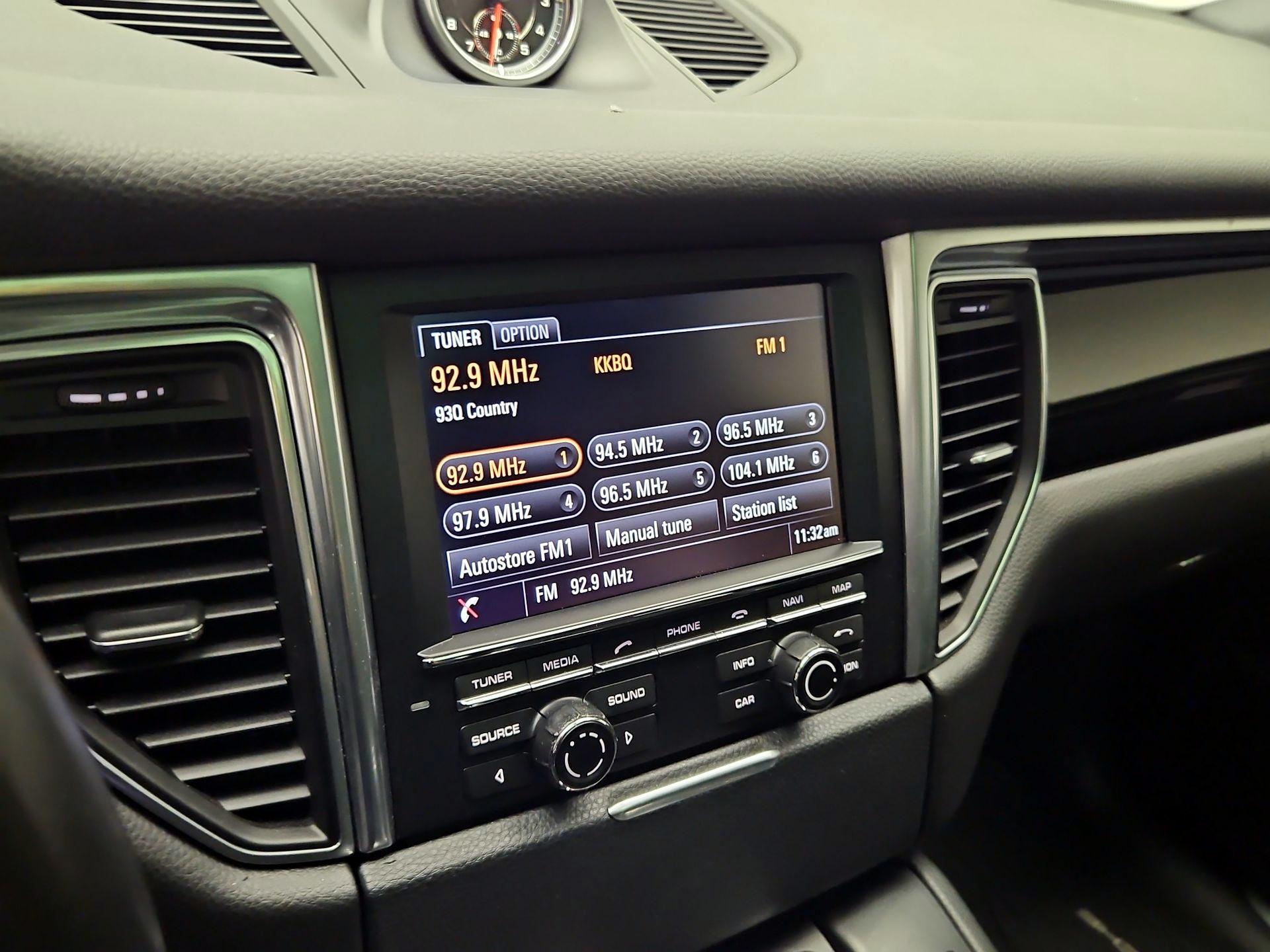 Thumbnail: 2016 Porsche Macan - 16