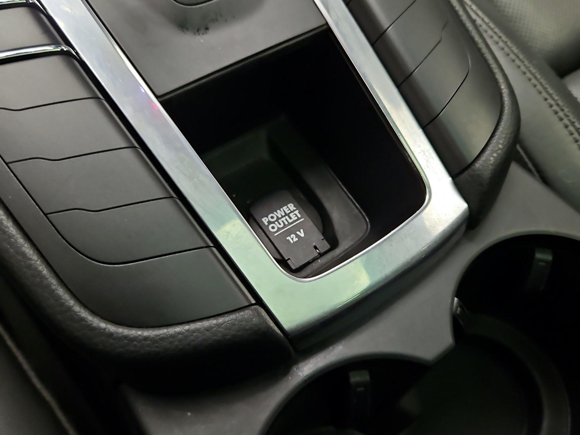 Thumbnail: 2016 Porsche Macan - 19
