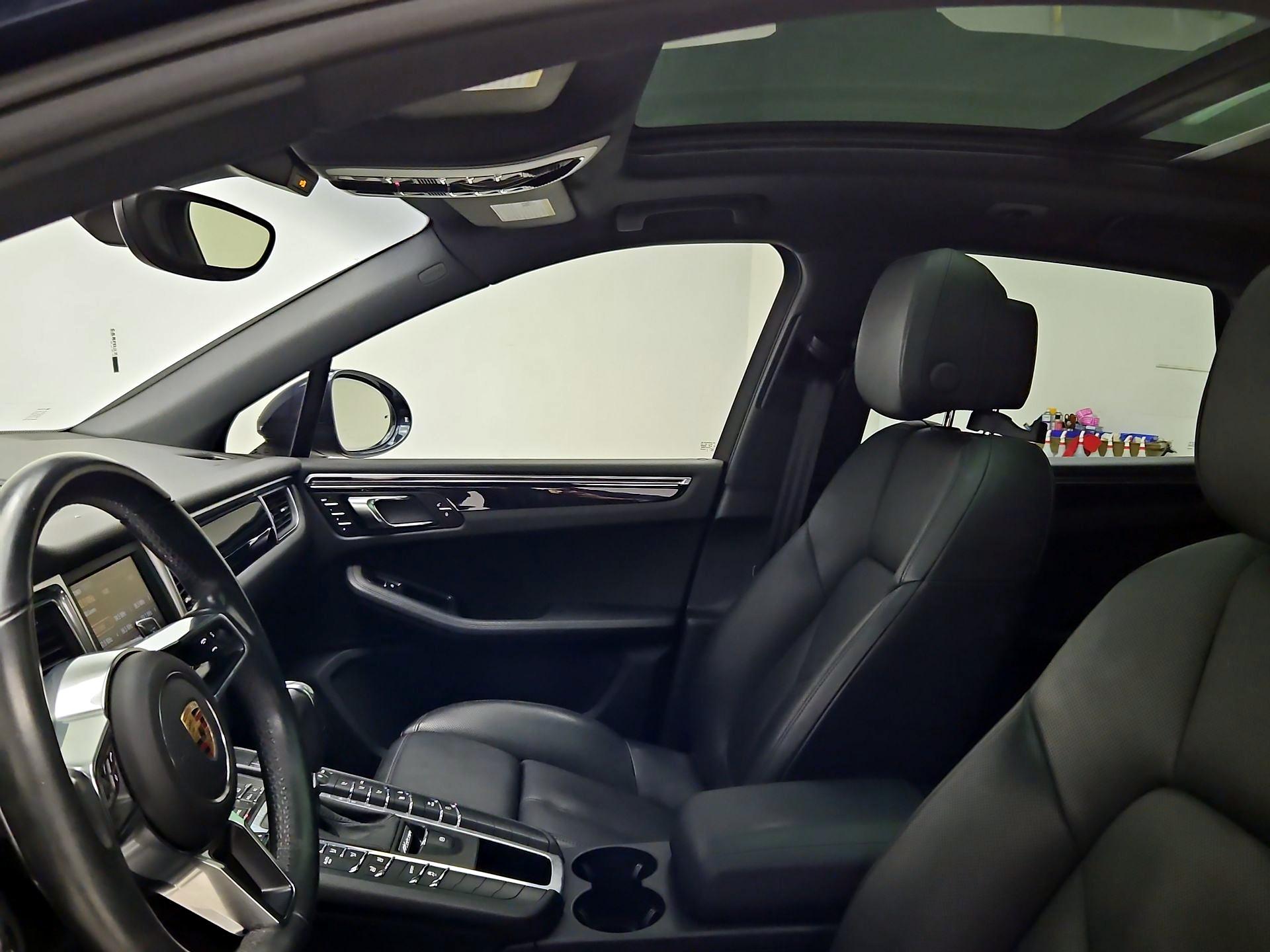 Thumbnail: 2016 Porsche Macan - 20