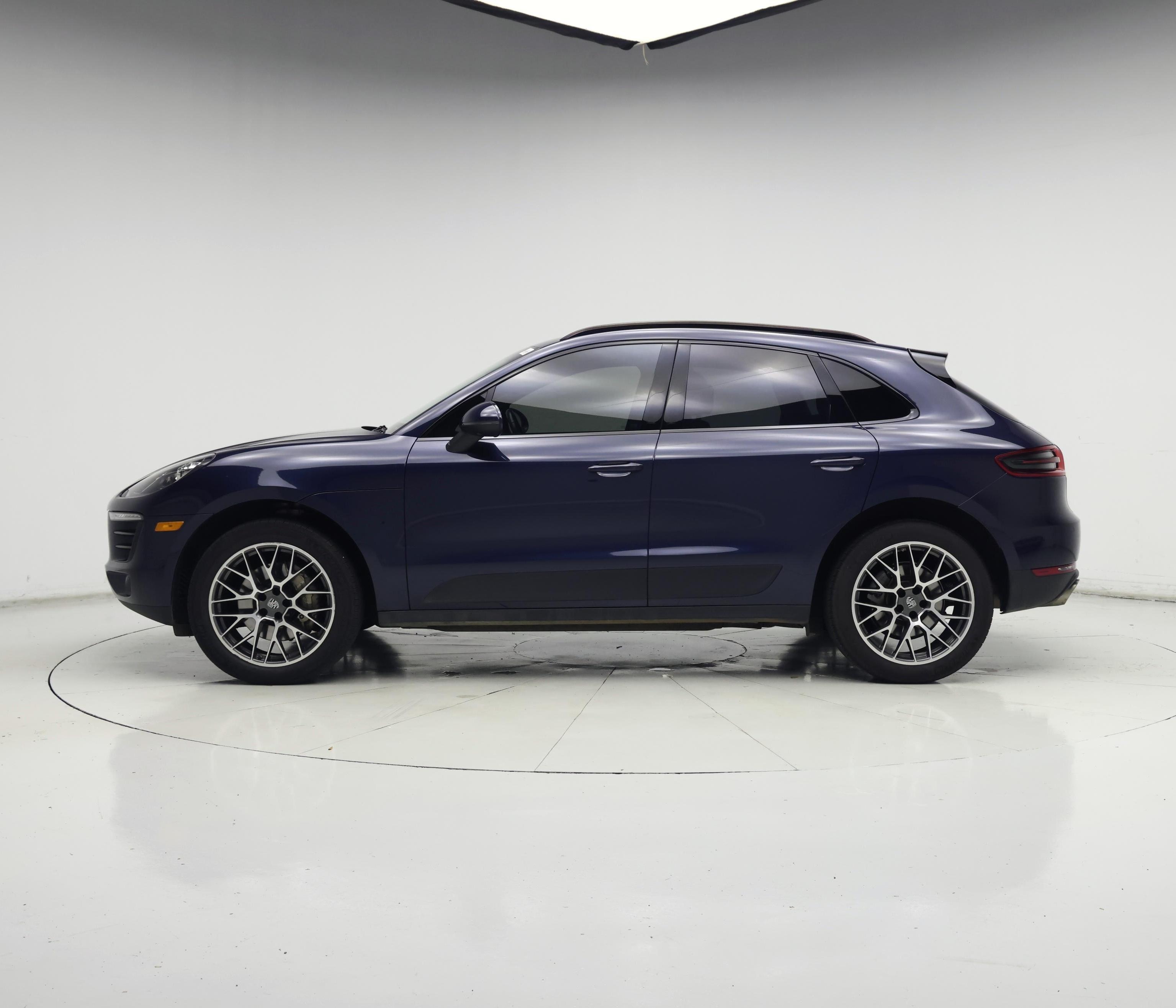 Thumbnail: 2016 Porsche Macan - 3